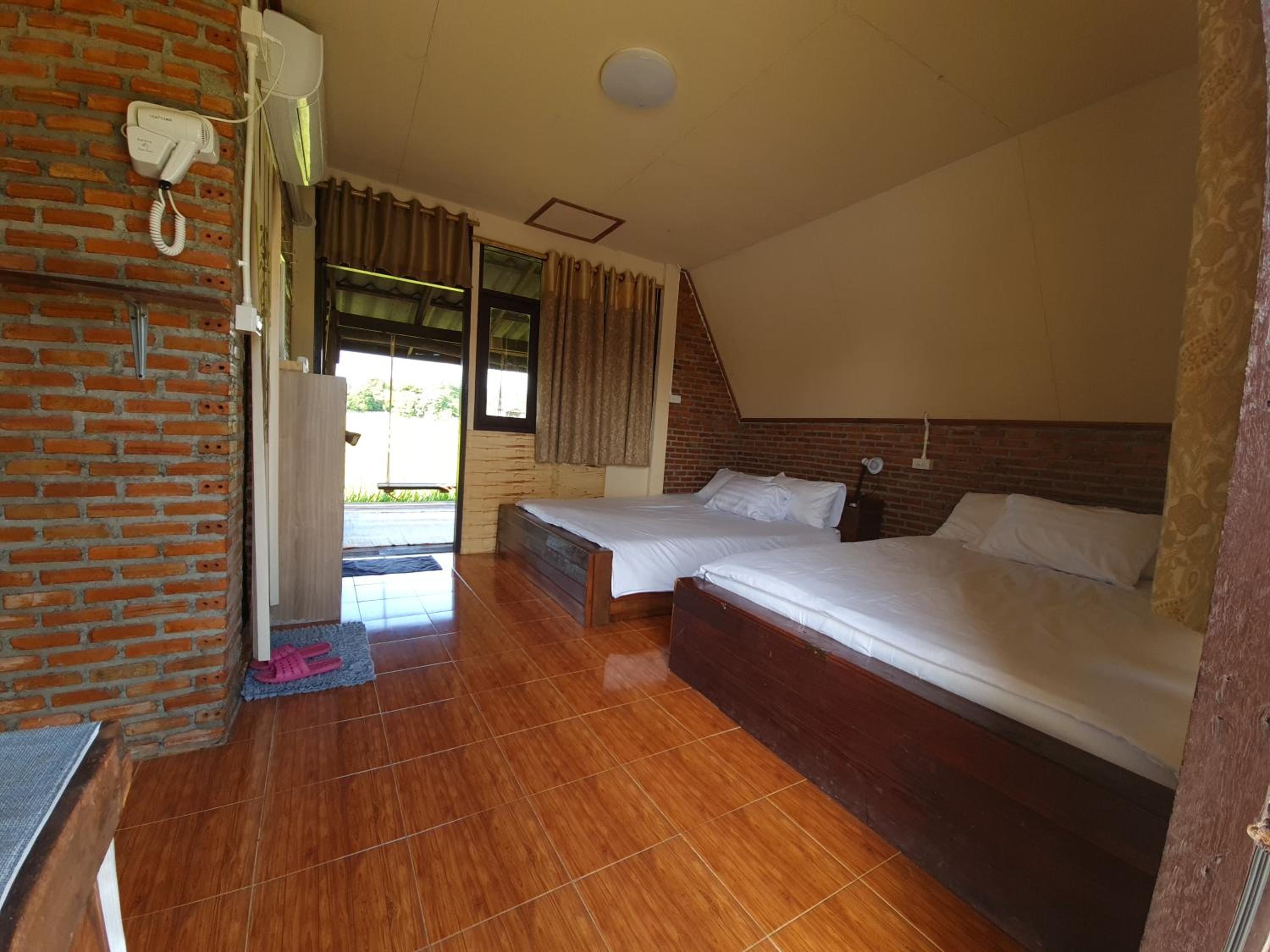 Quadruple Room with Mountain View - Photo 11