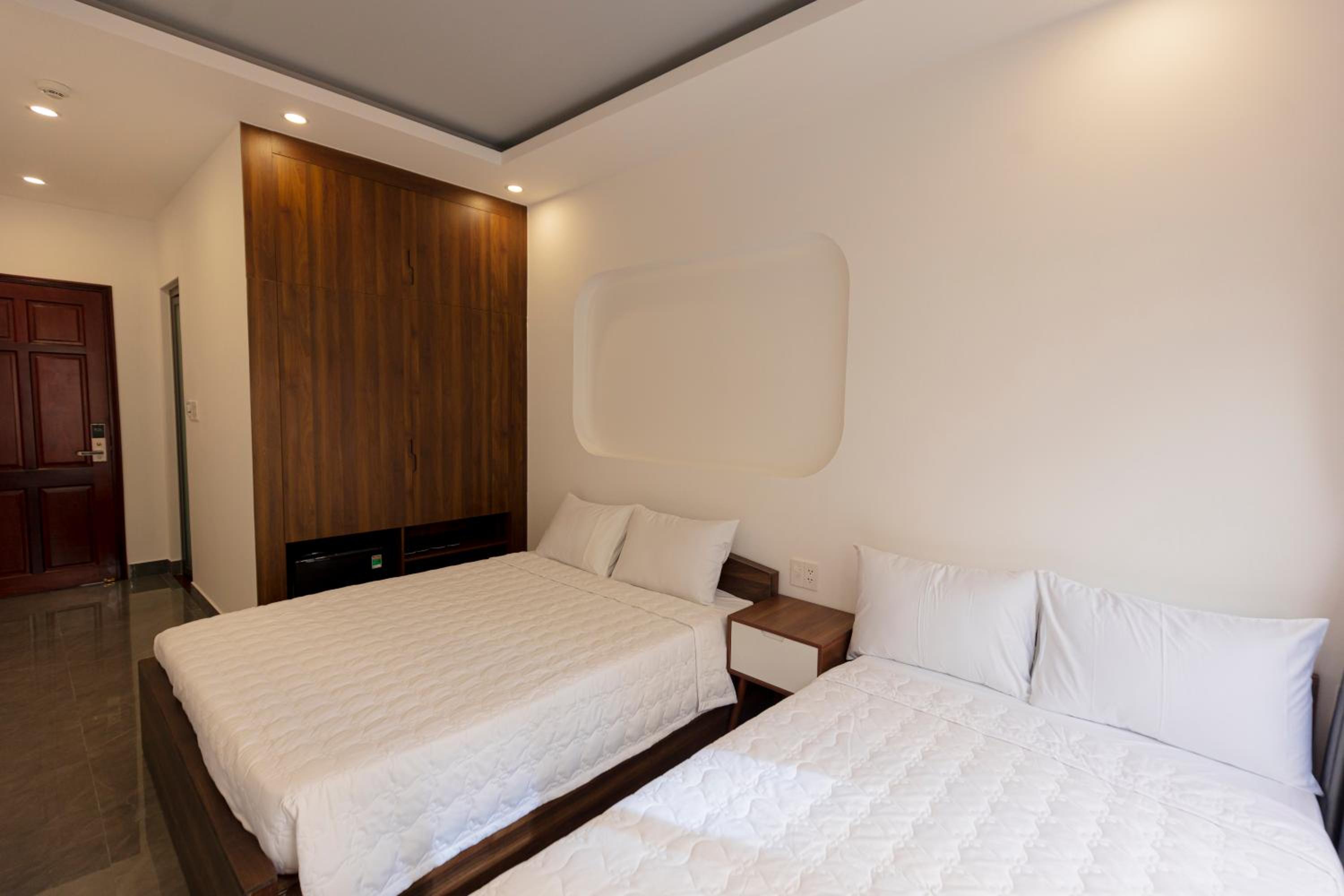 Economy Triple Room photo 3