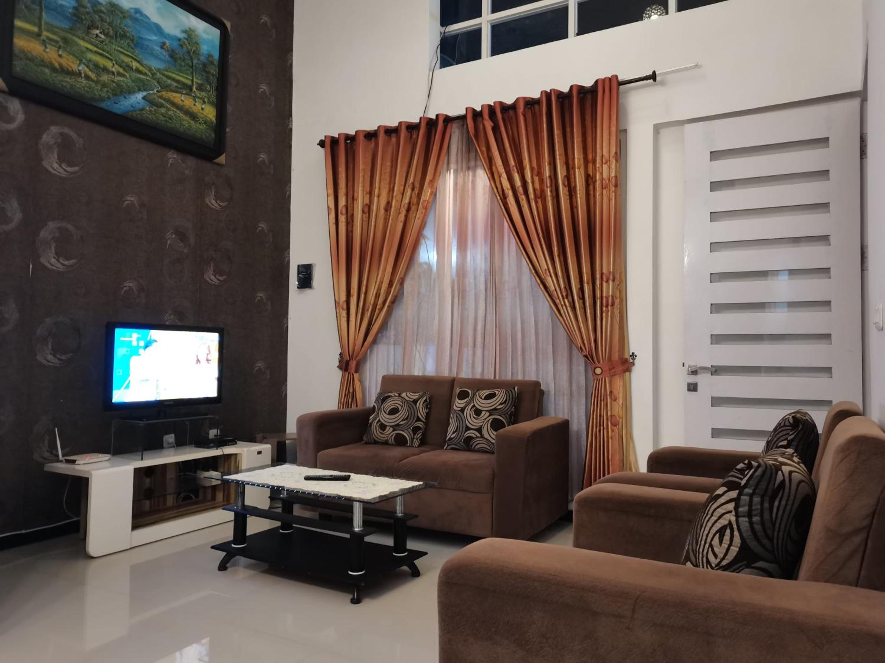 Two-Bedroom House - Photo 1