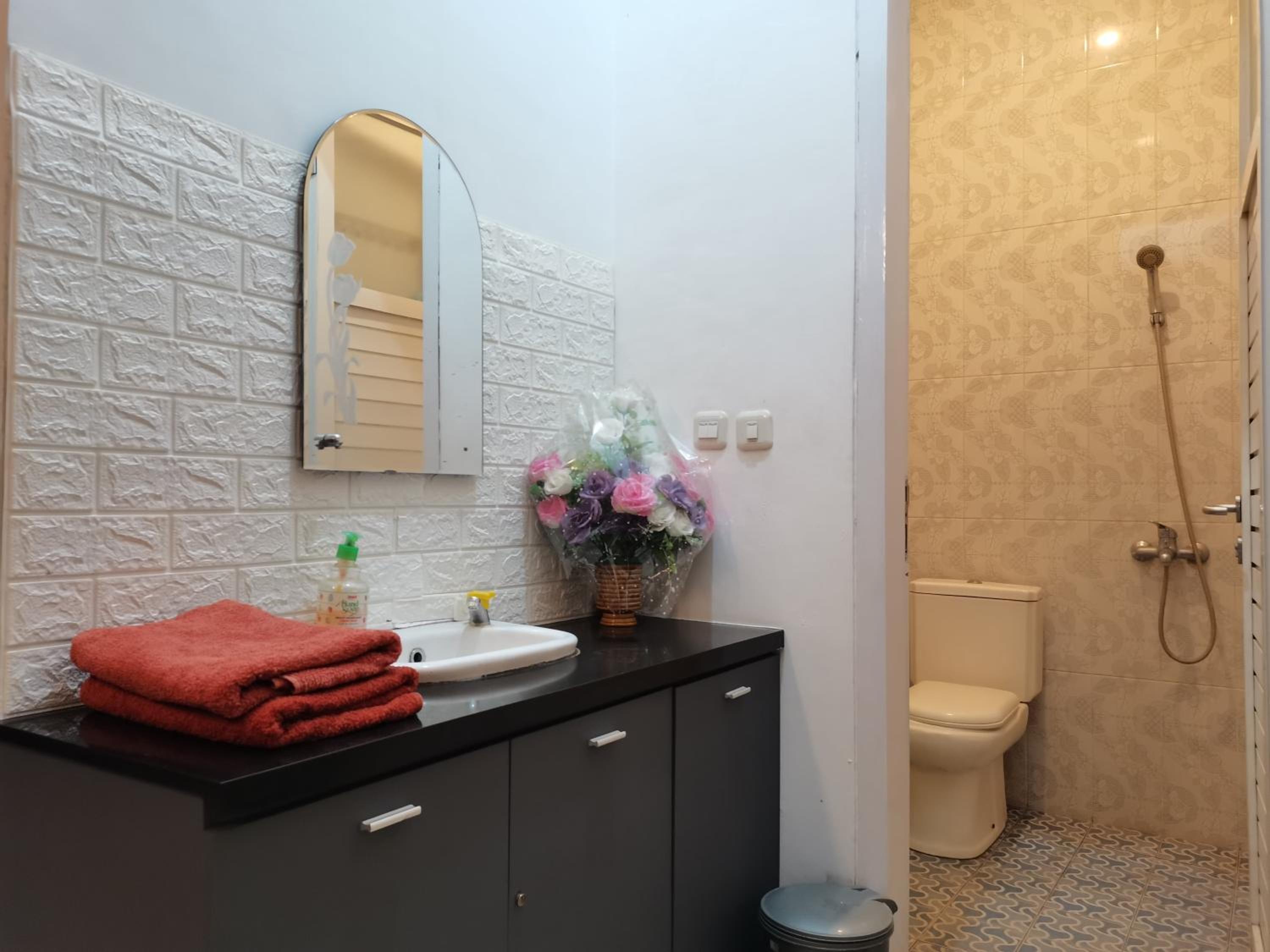 Two-Bedroom House - Photo 16