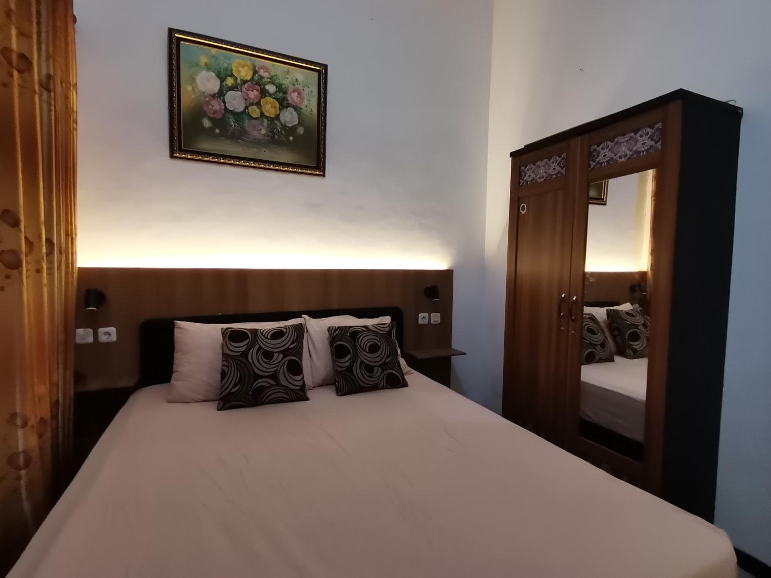 Two-Bedroom House - Photo 11