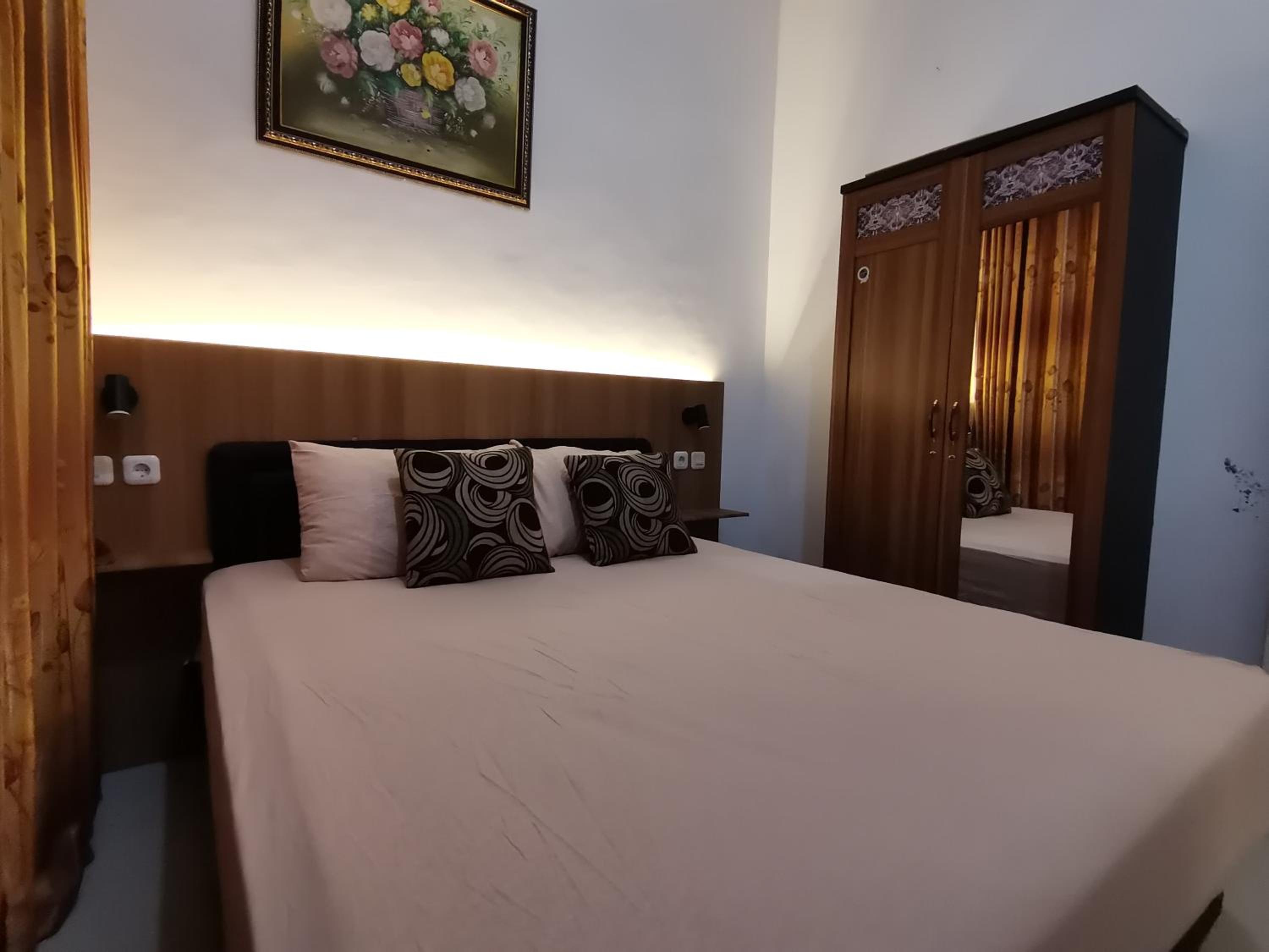 Two-Bedroom House - Photo 12