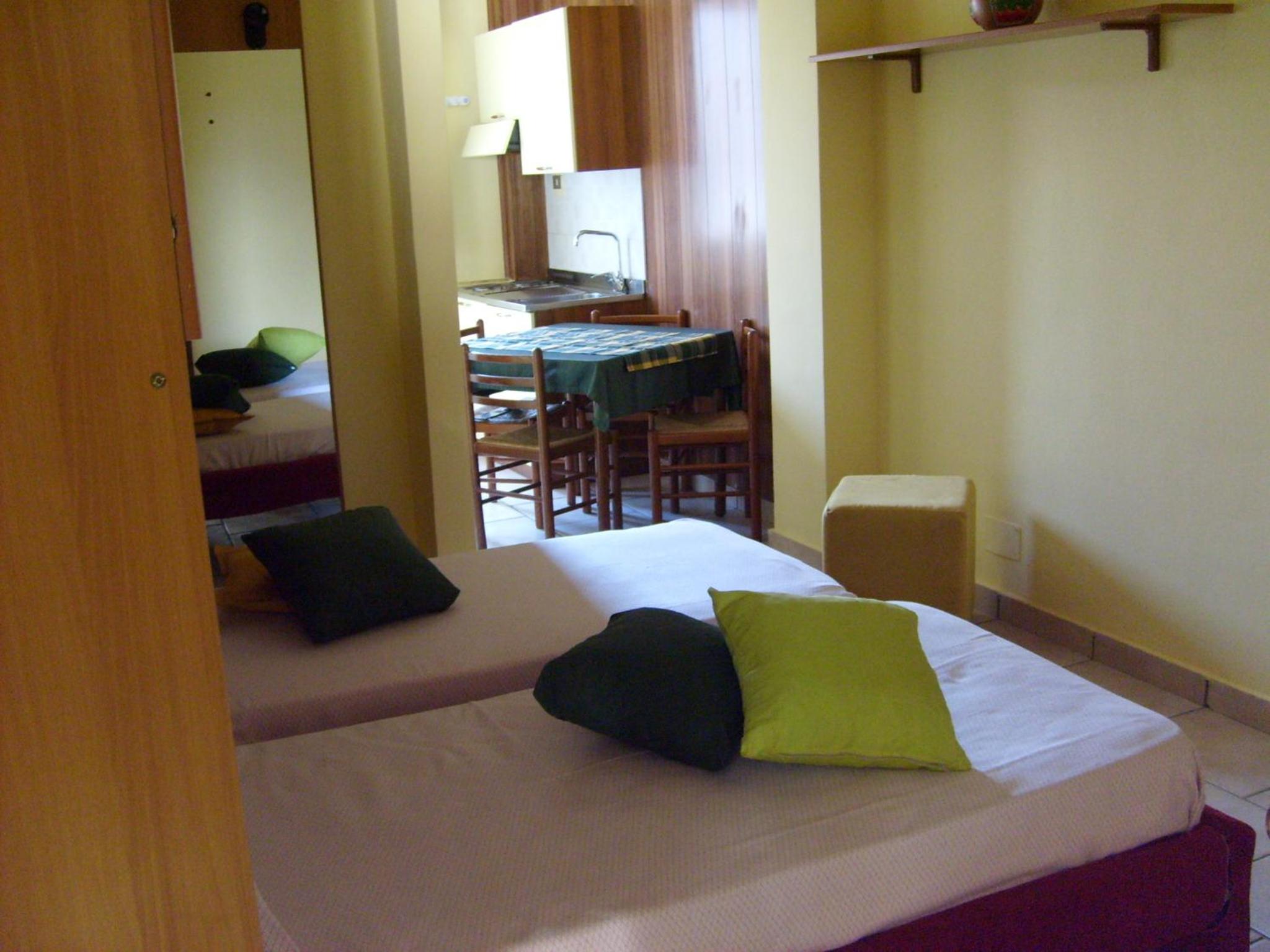 Twin Room - Photo 3