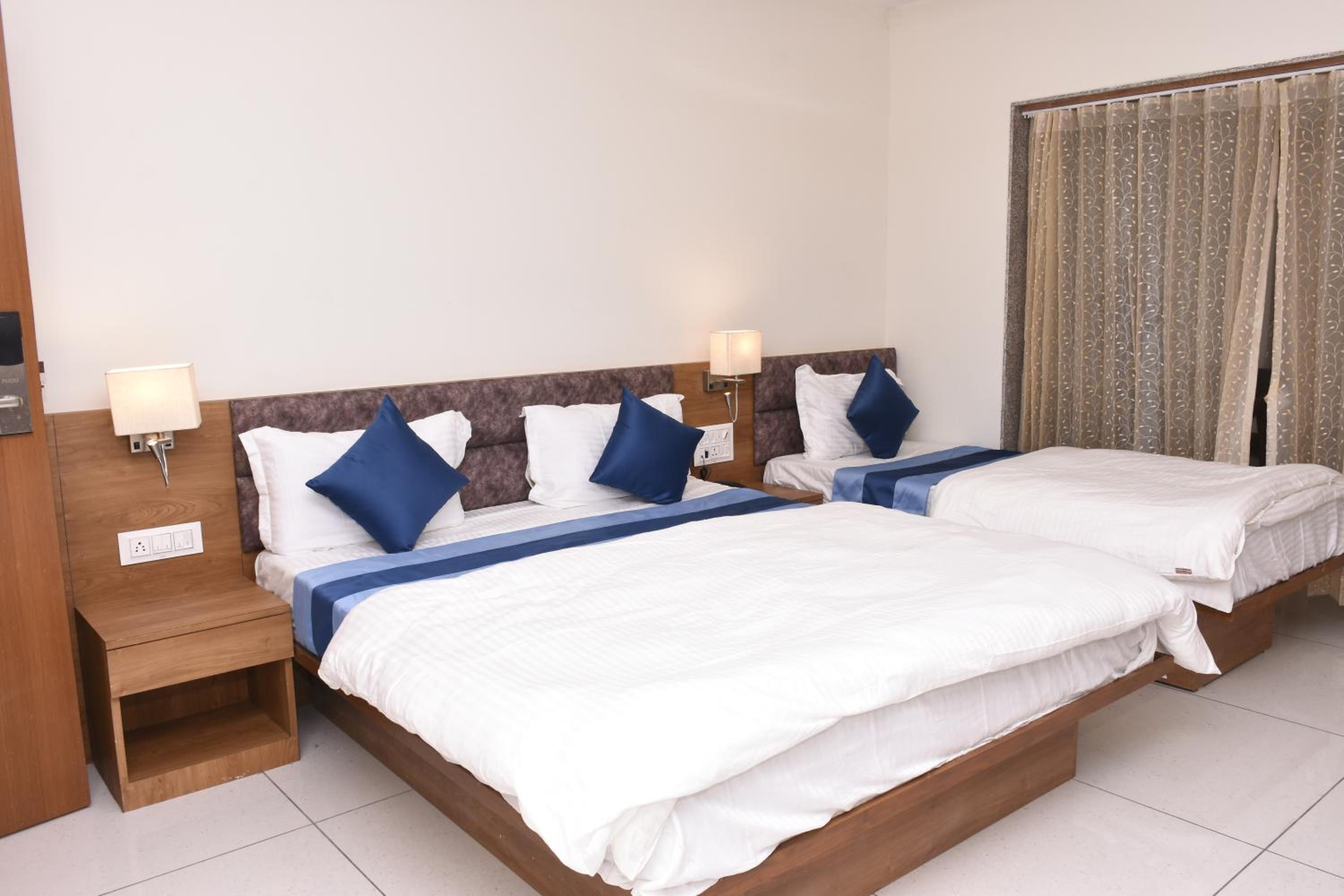 Deluxe Triple Room photo 3