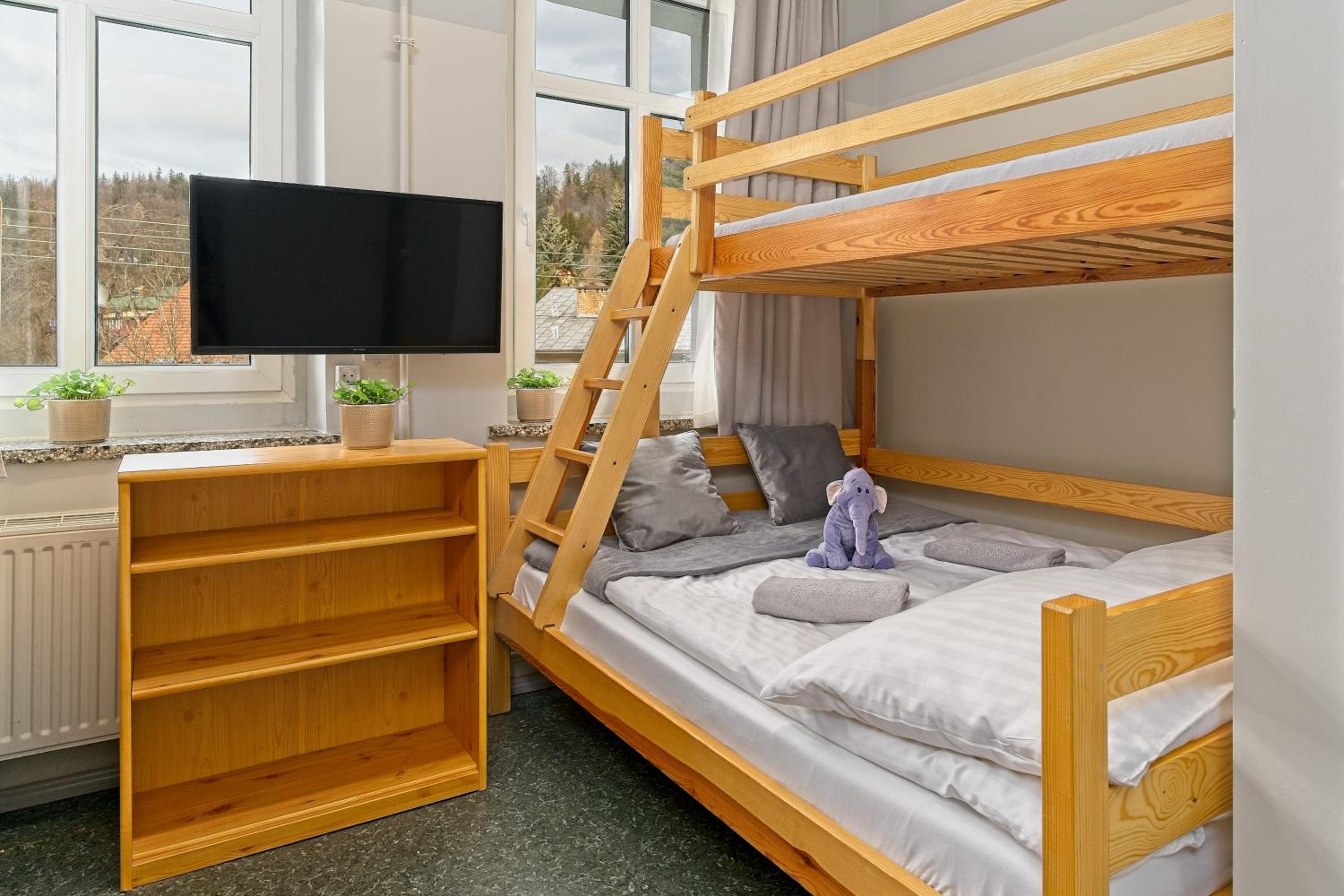 Quadruple Room with Private Bathroom photo 1