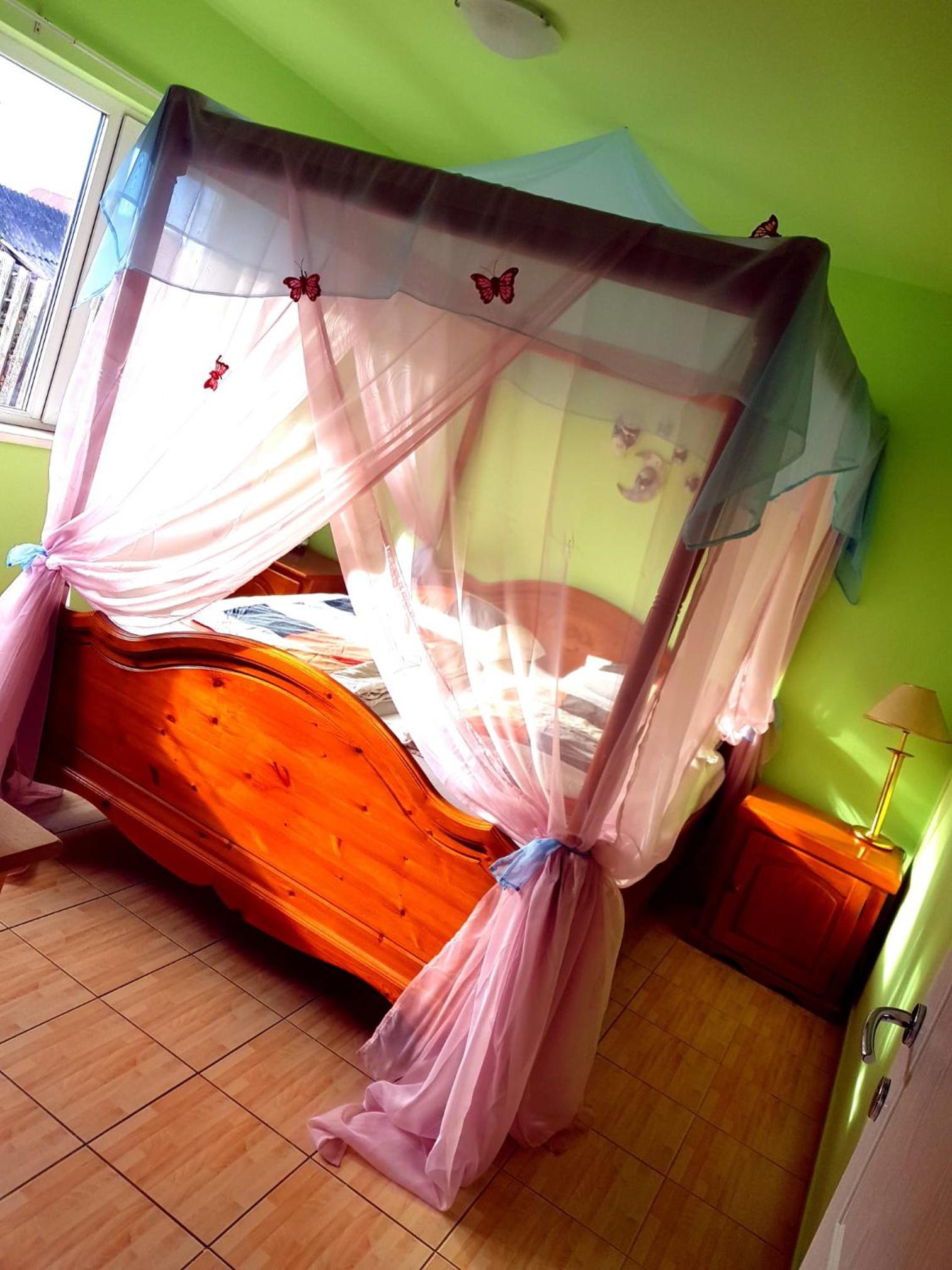 Five-Bedroom House photo 1