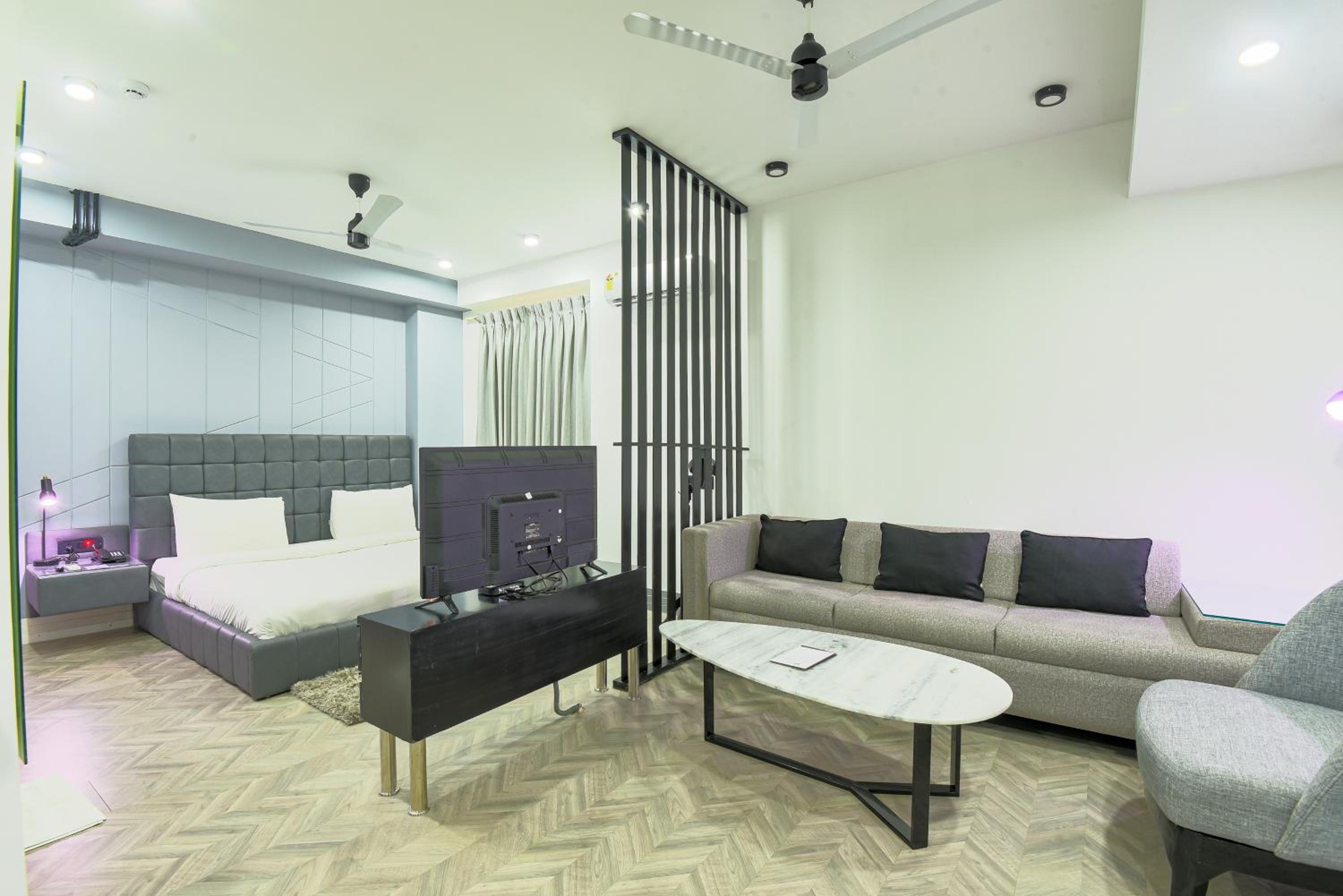 One-Bedroom Apartment with Balcony photo 1