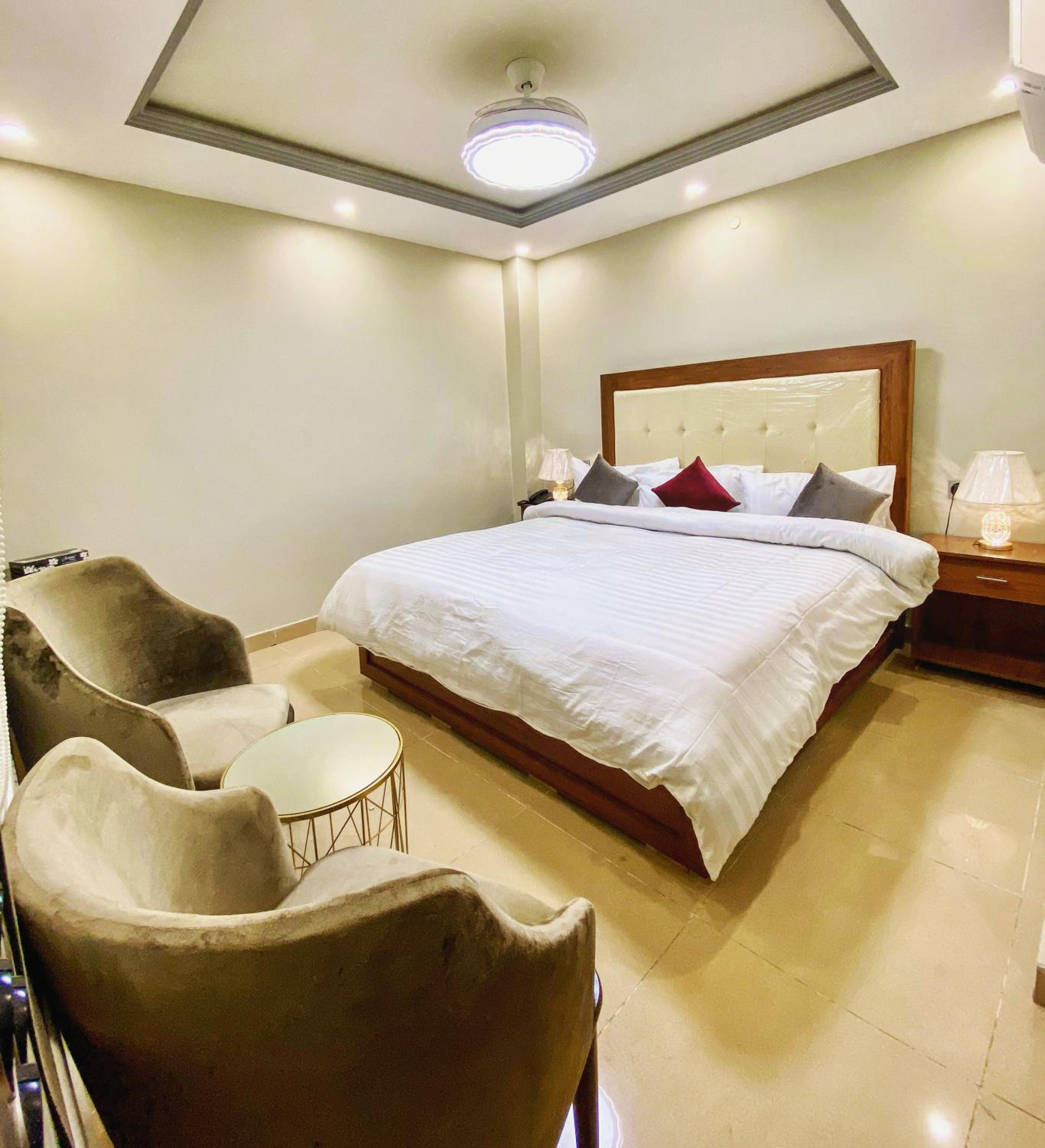Deluxe King Room photo 1
