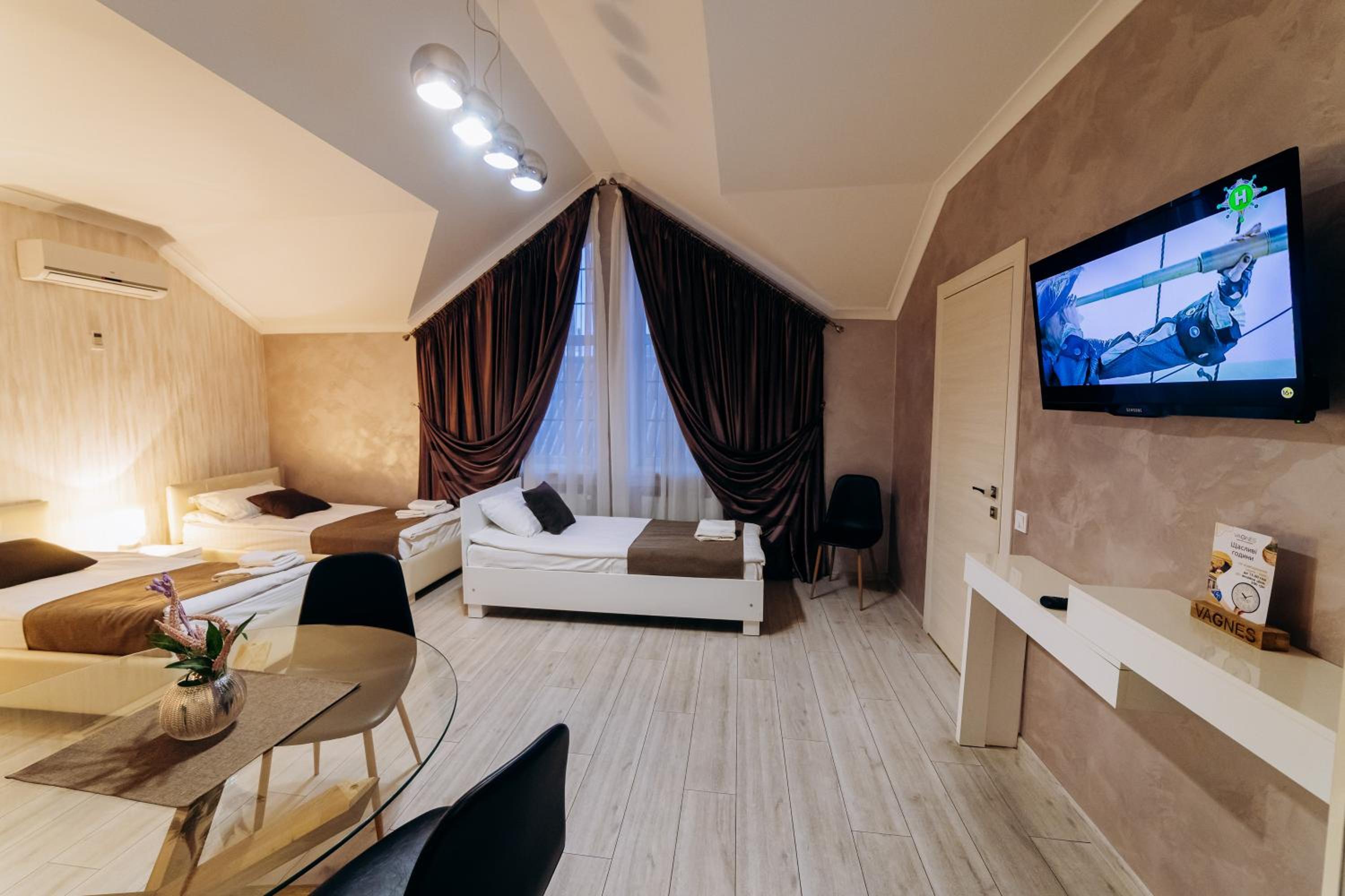 Deluxe Quadruple Room photo 2