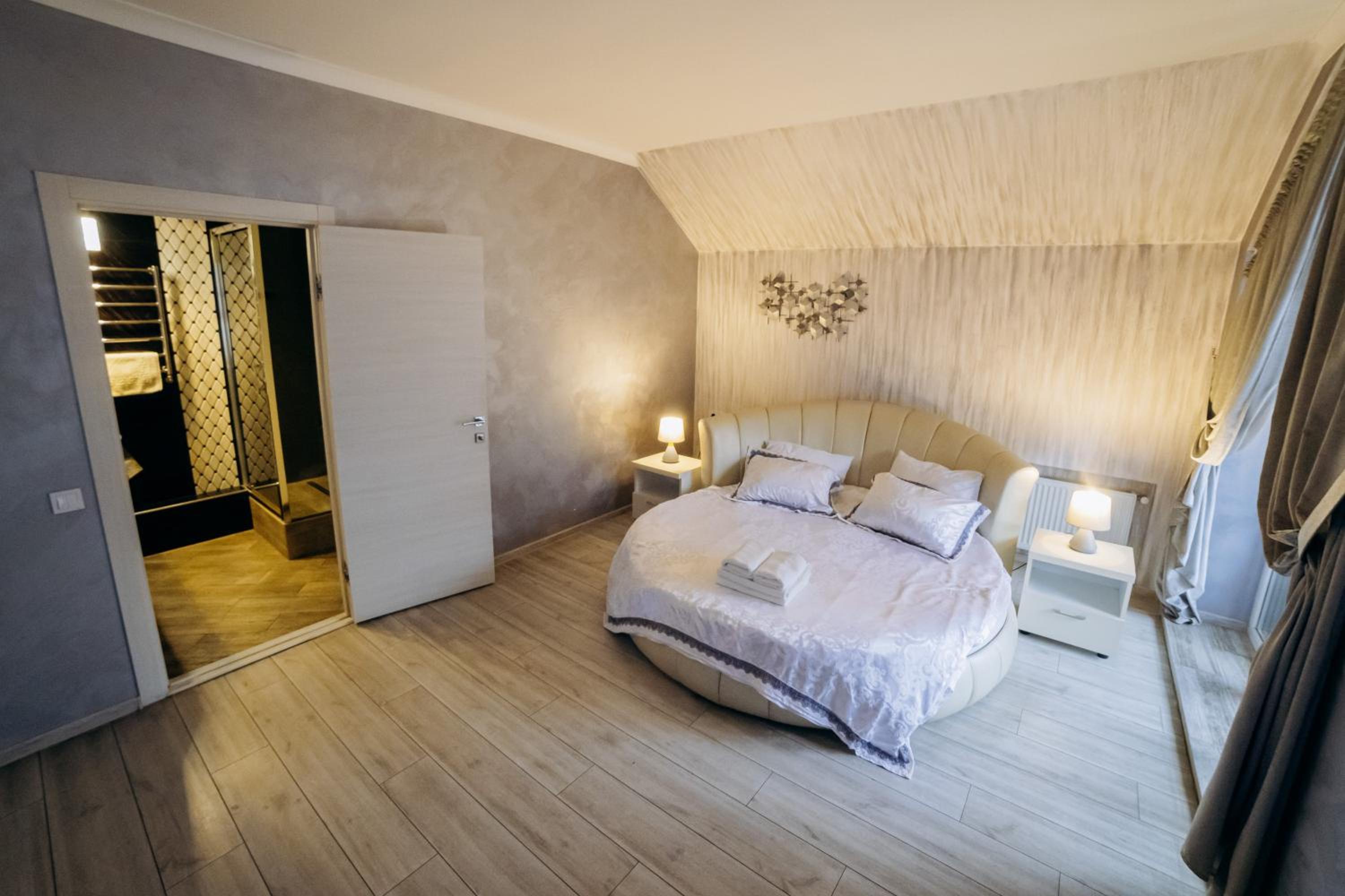 Deluxe Double Room with Balcony photo 2