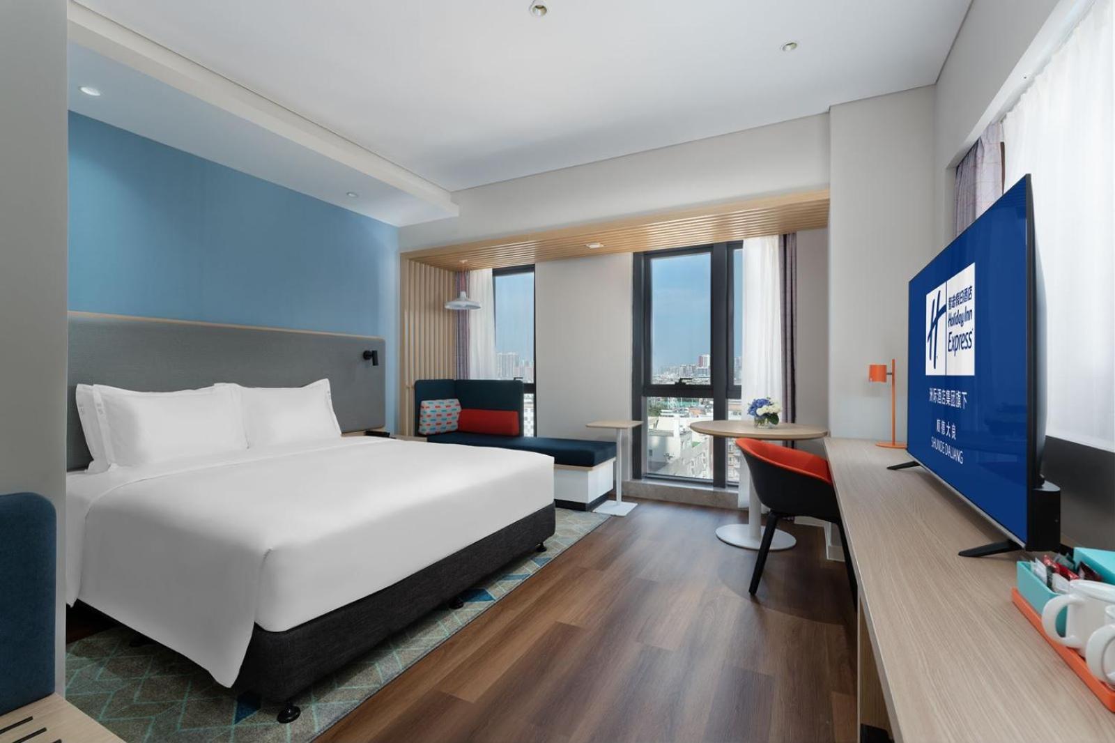 Standard King Room with Extra Floor Space - Photo 1