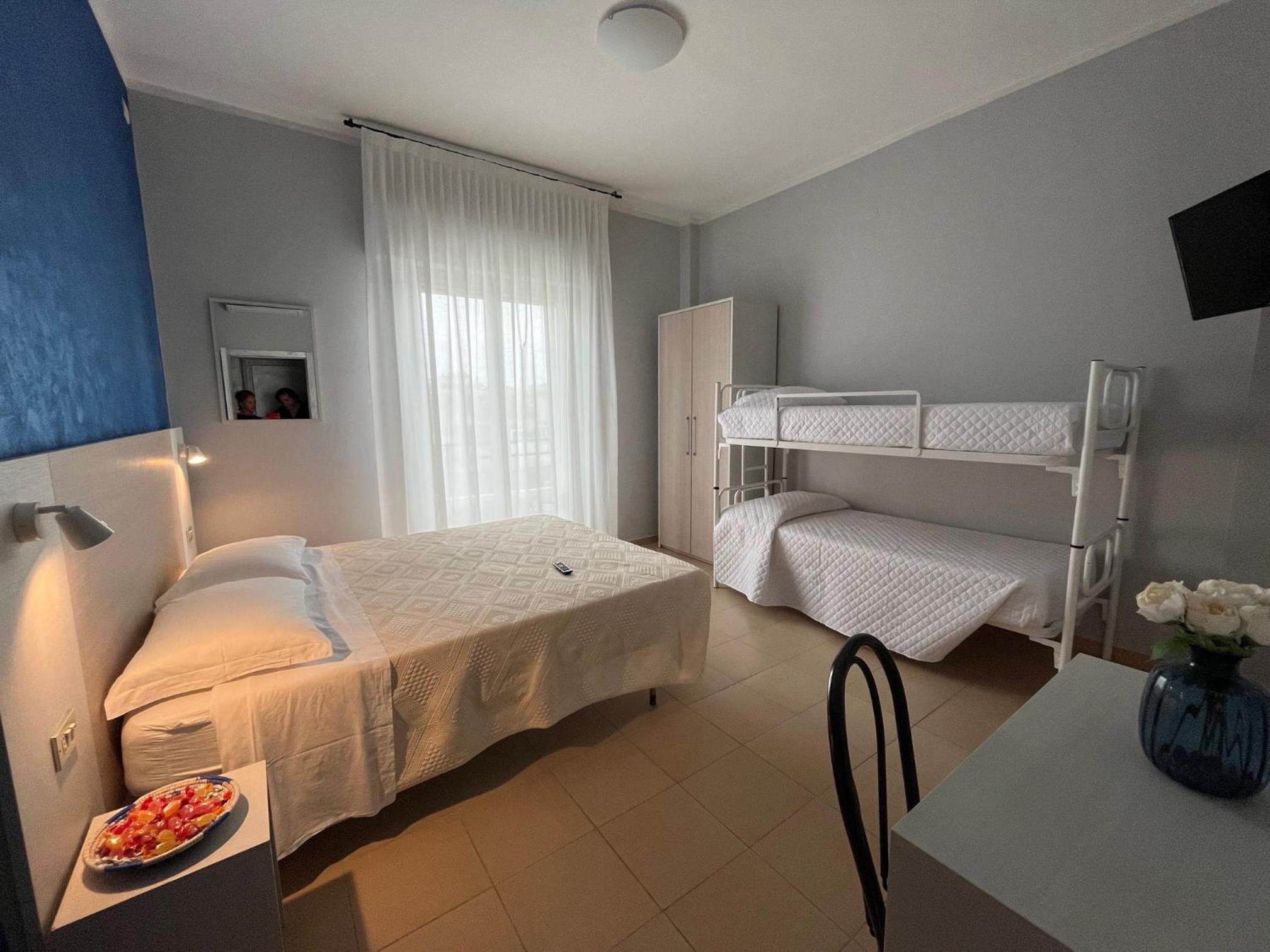 Quadruple Room - Photo 1