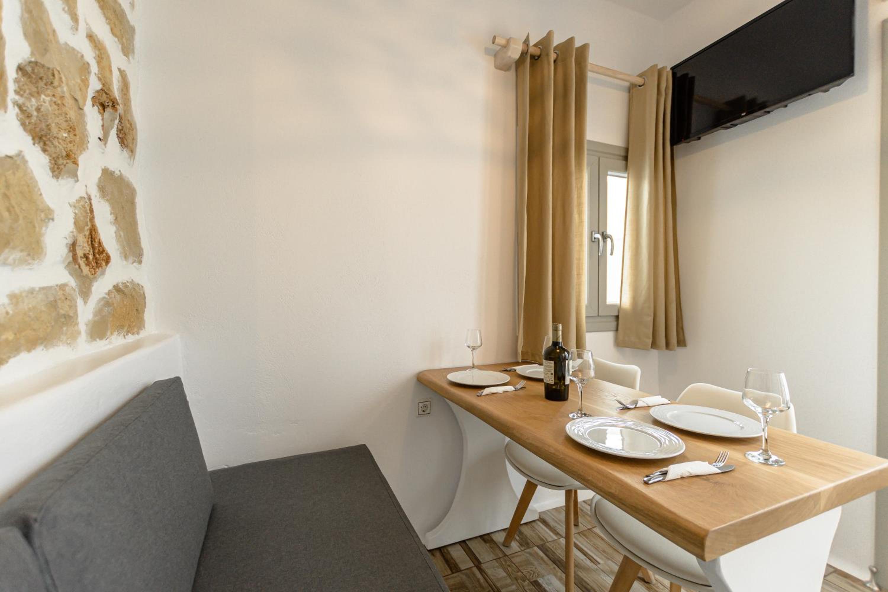 Deluxe 2 Bedroom Apartment with Hot Tub and Rooftop Terrace photo 2