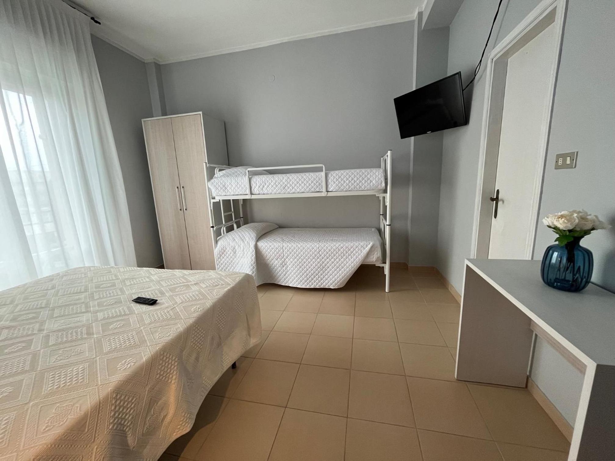 Quadruple Room - Photo 2