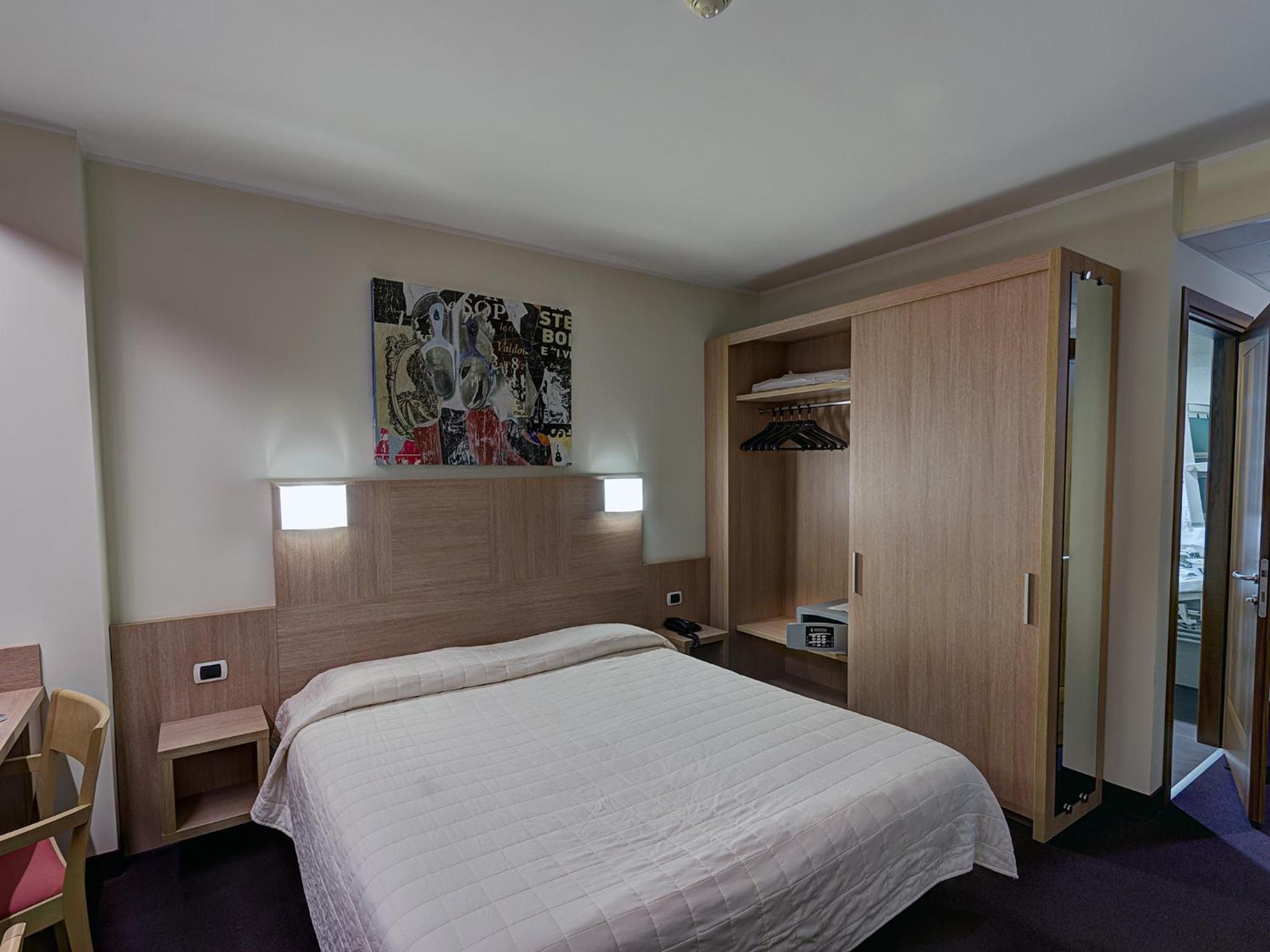 Double Room - Photo 4