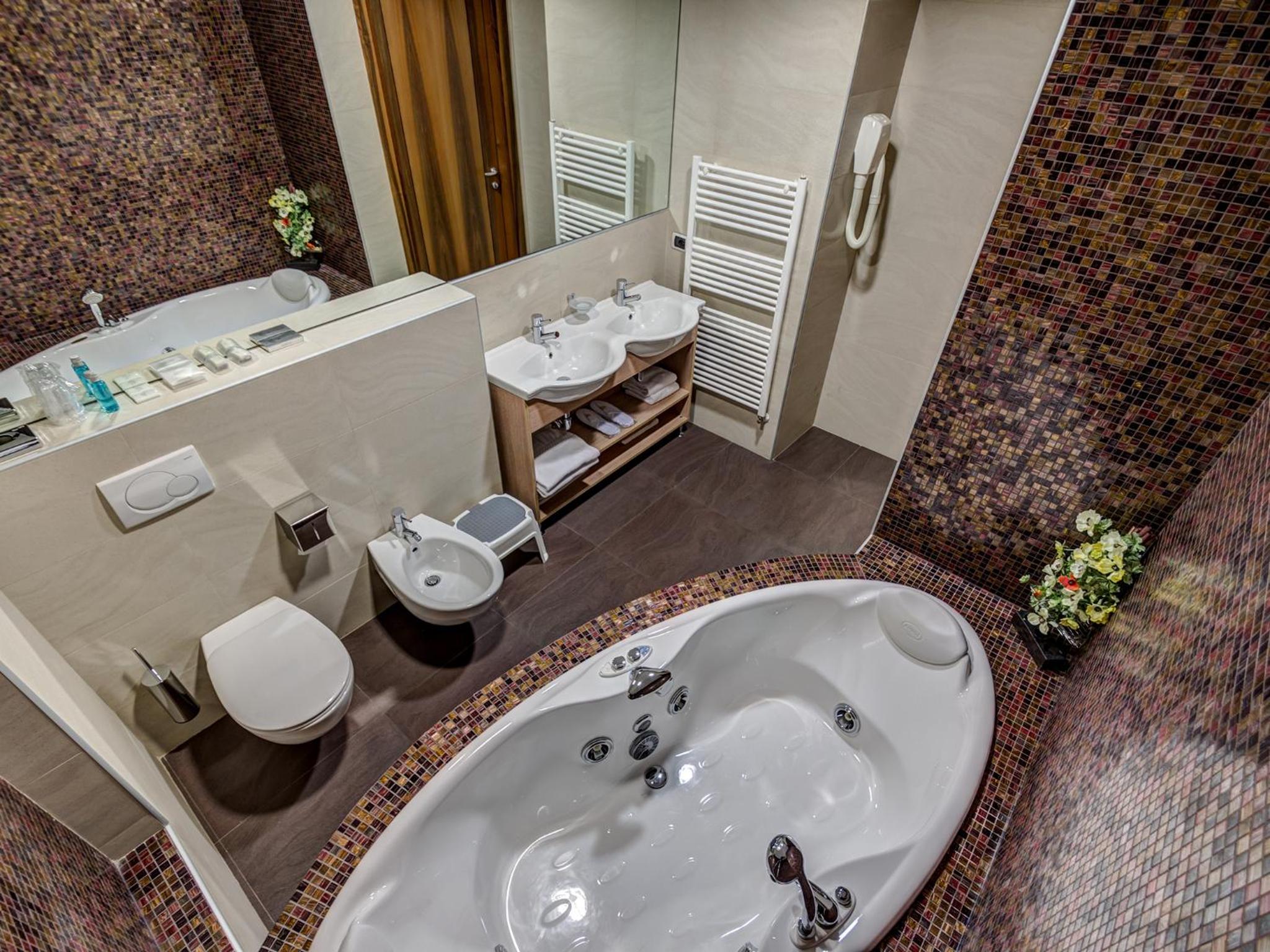 Suite with Whirlpool photo 3