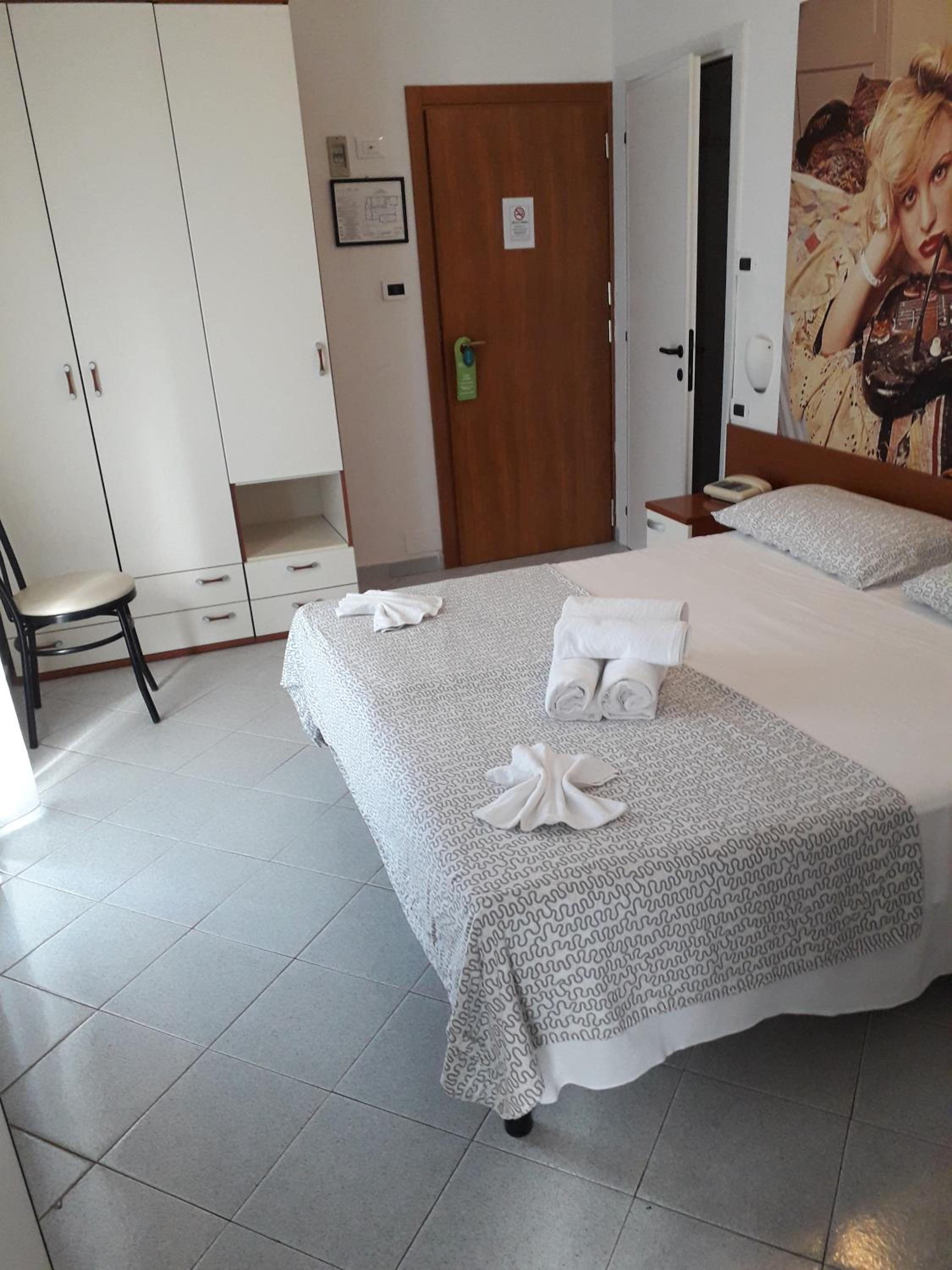 Standard Quadruple Room - Photo 4