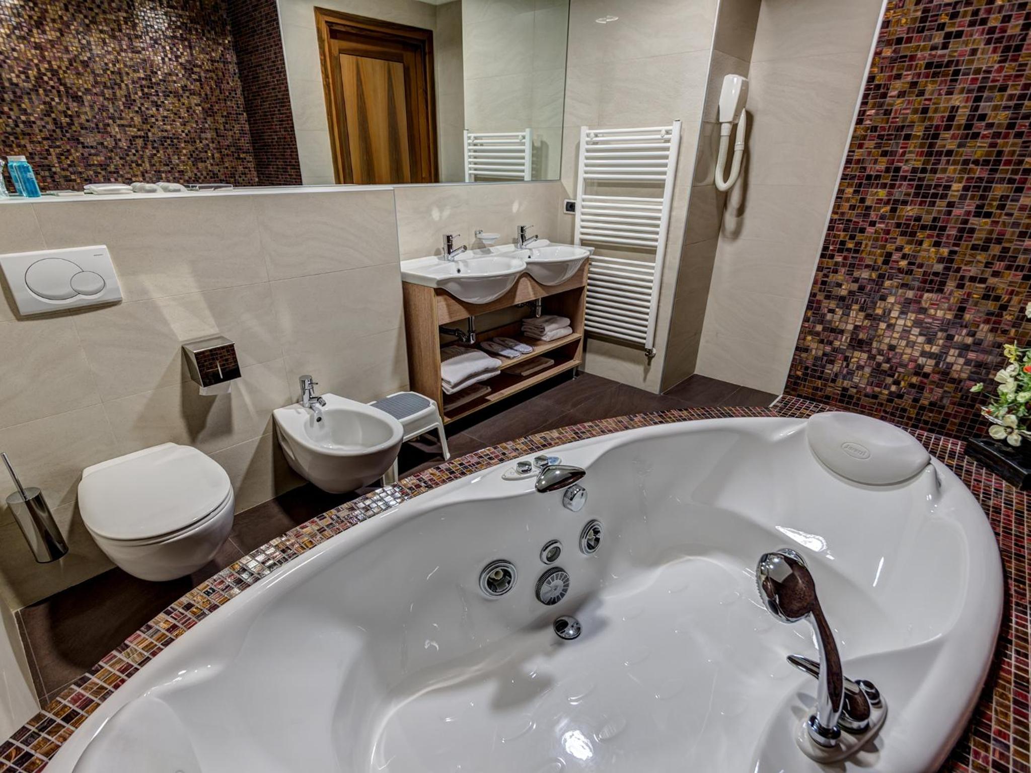 Suite with Whirlpool photo 2