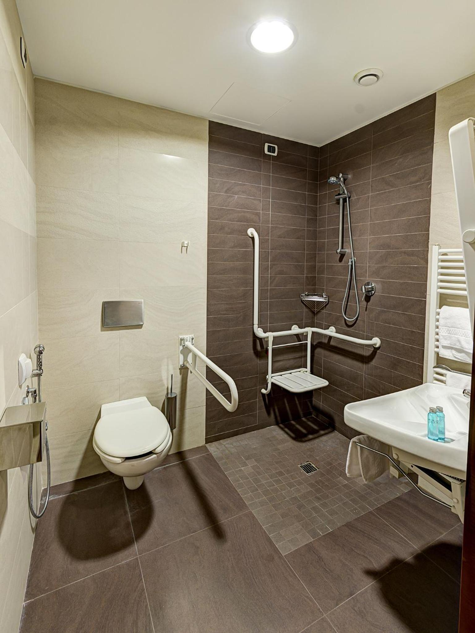 Twin Room - Photo 3