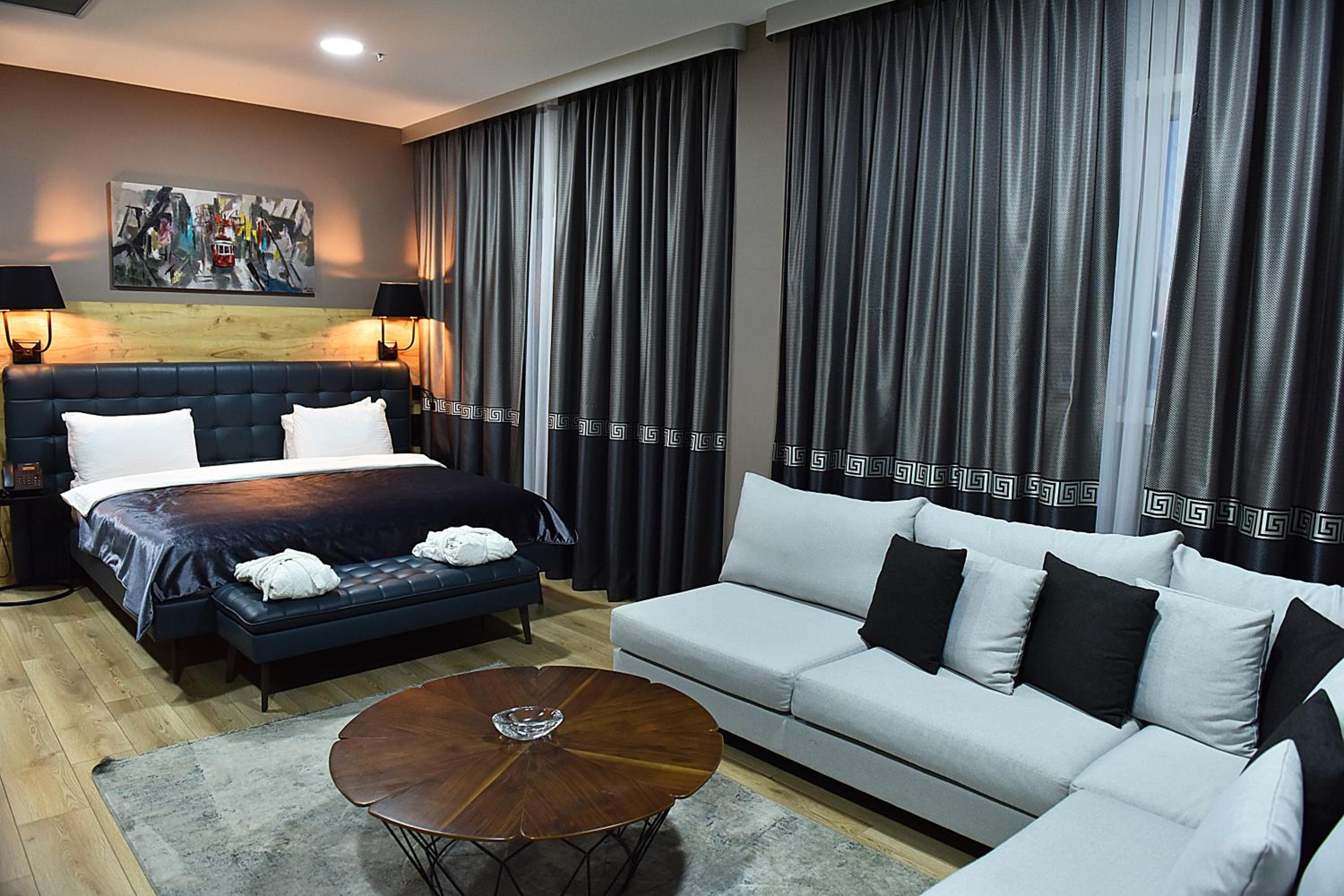 Deluxe Double Room with Balcony photo 1