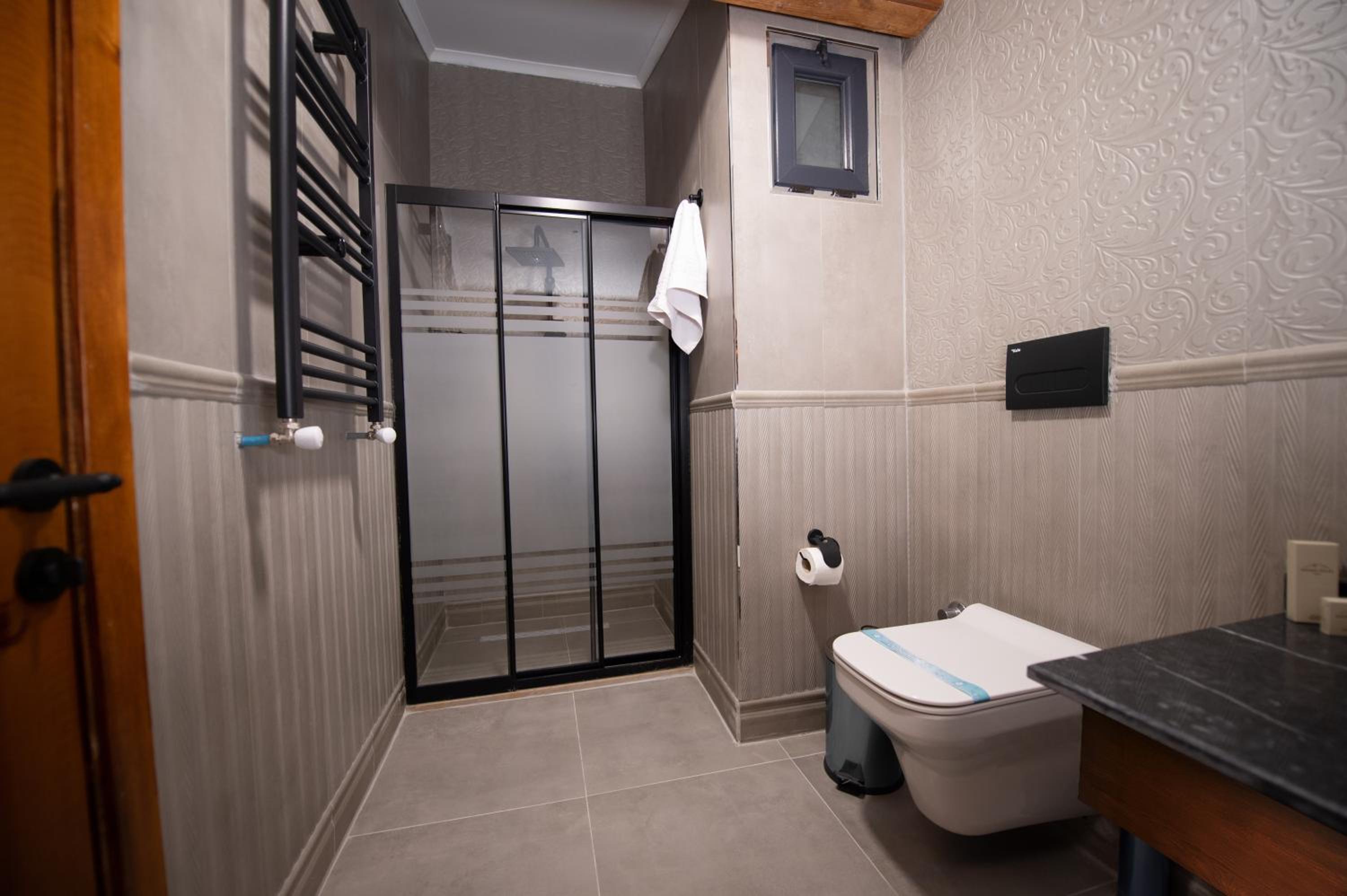 Standard Double Room - Photo 3