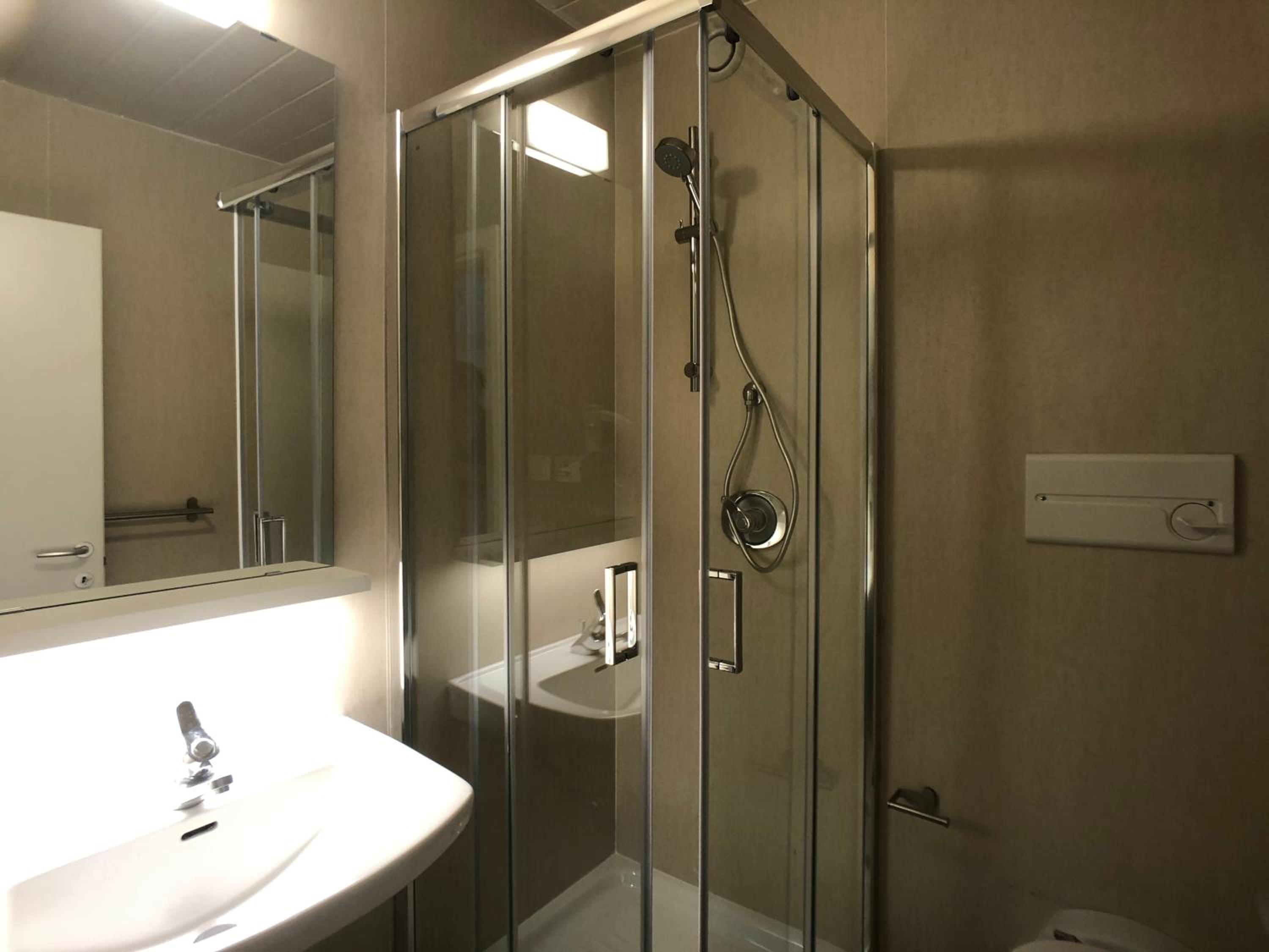 Deluxe Double Room with Spa Access - Photo 4