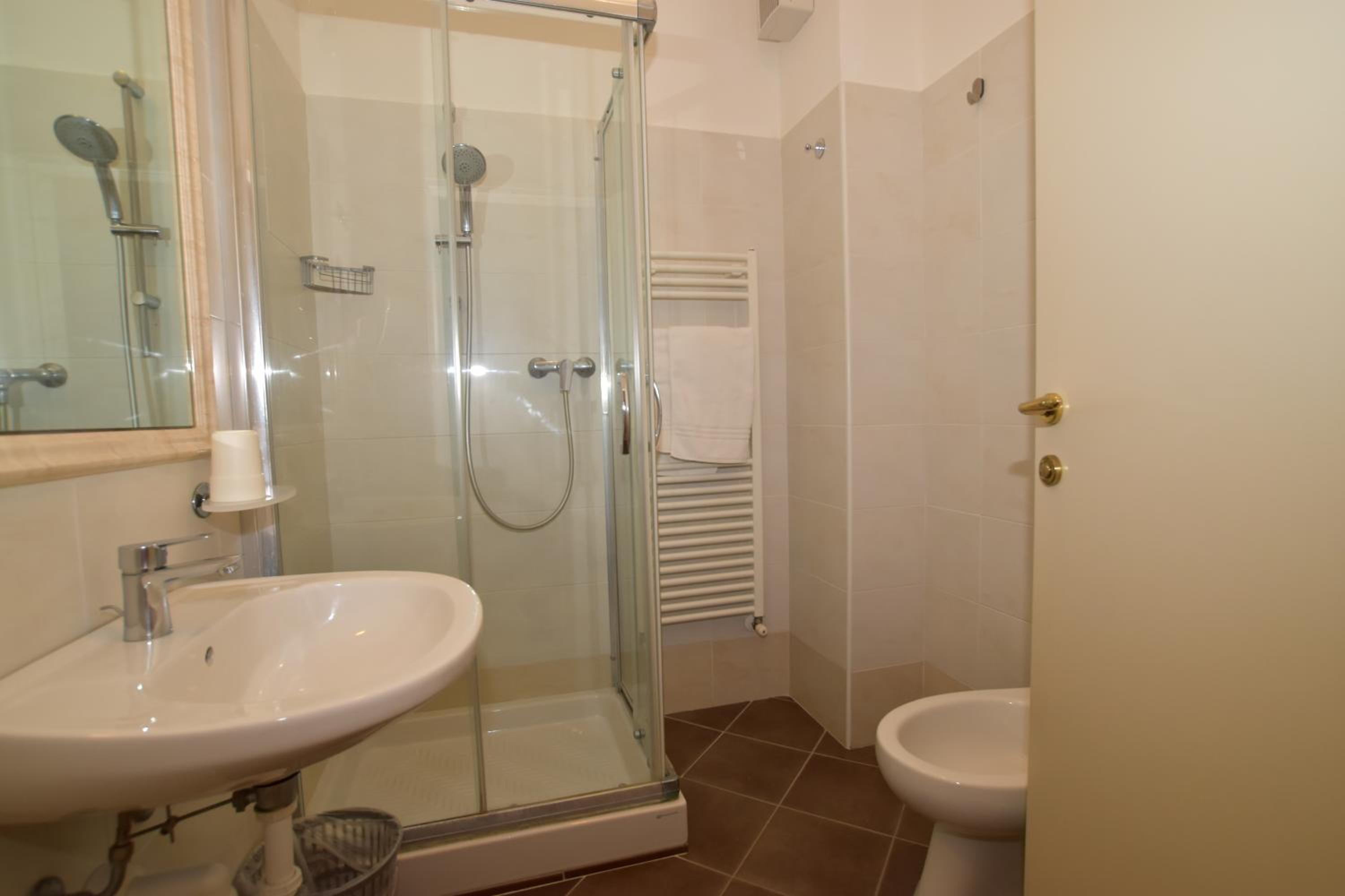 Superior Double or Twin Room - Photo 9