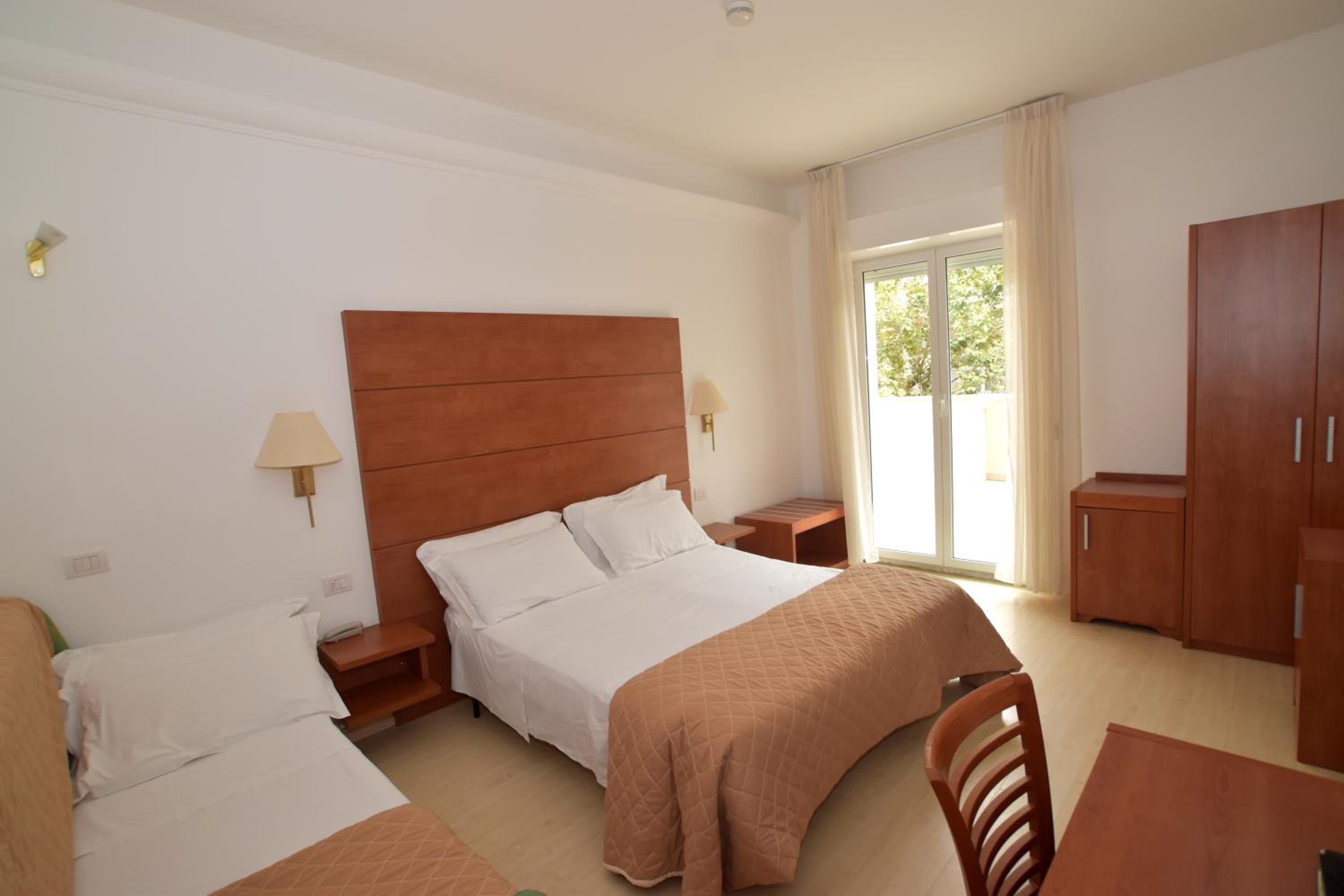 Superior Triple Room - Photo 3