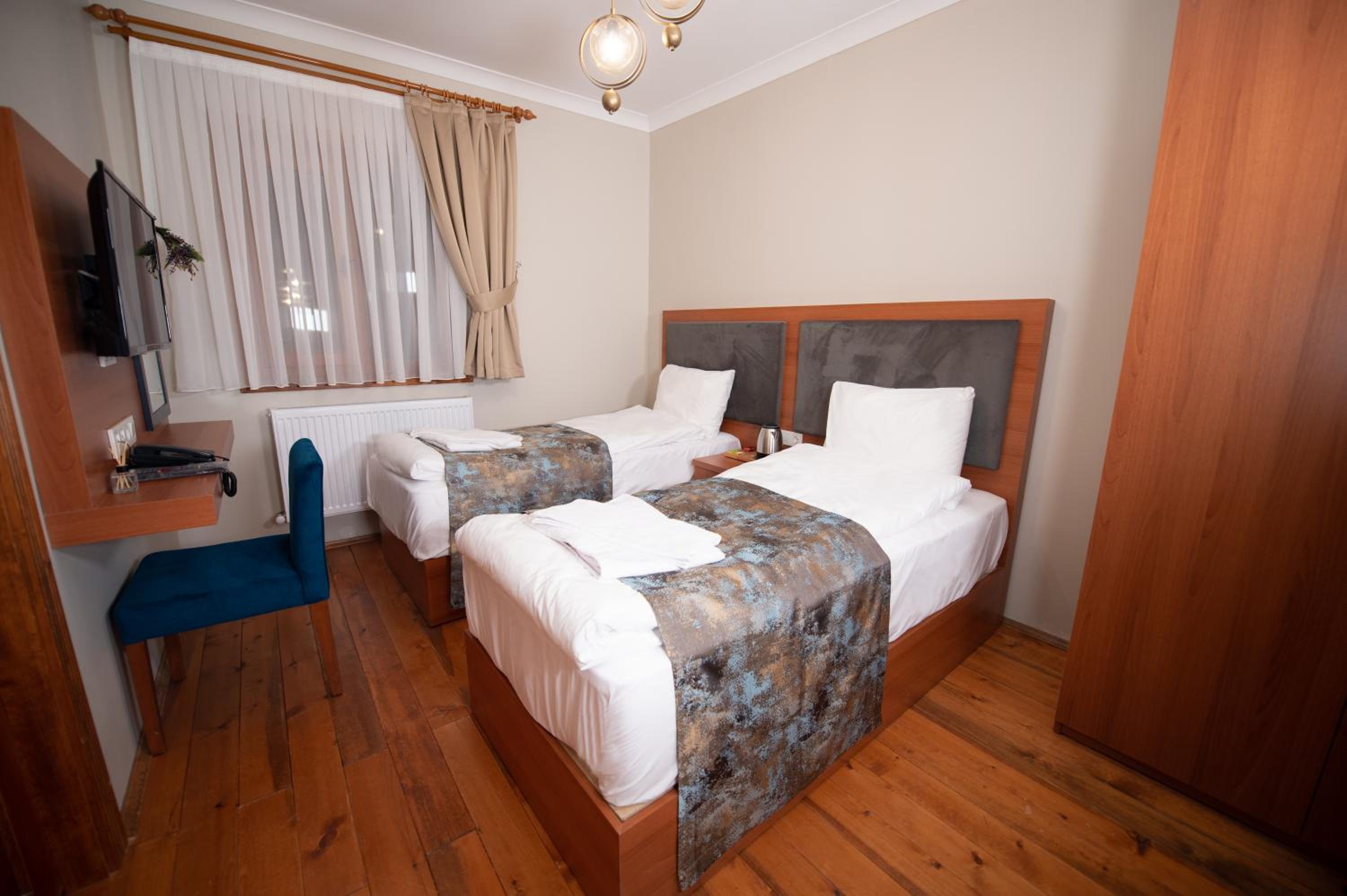 Standard Twin Room - Photo 1