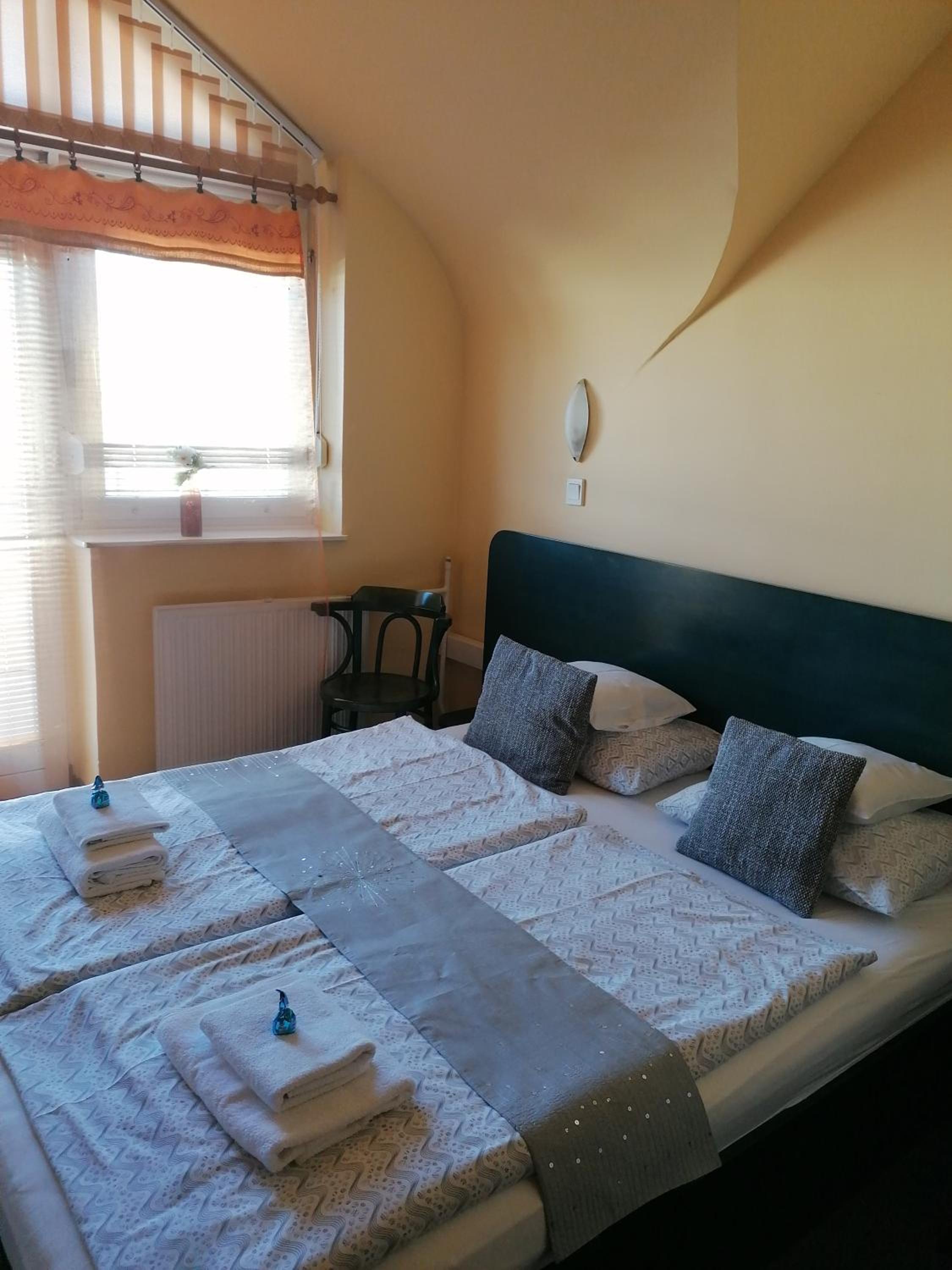 Deluxe Room (2 Adults + 1 Child)