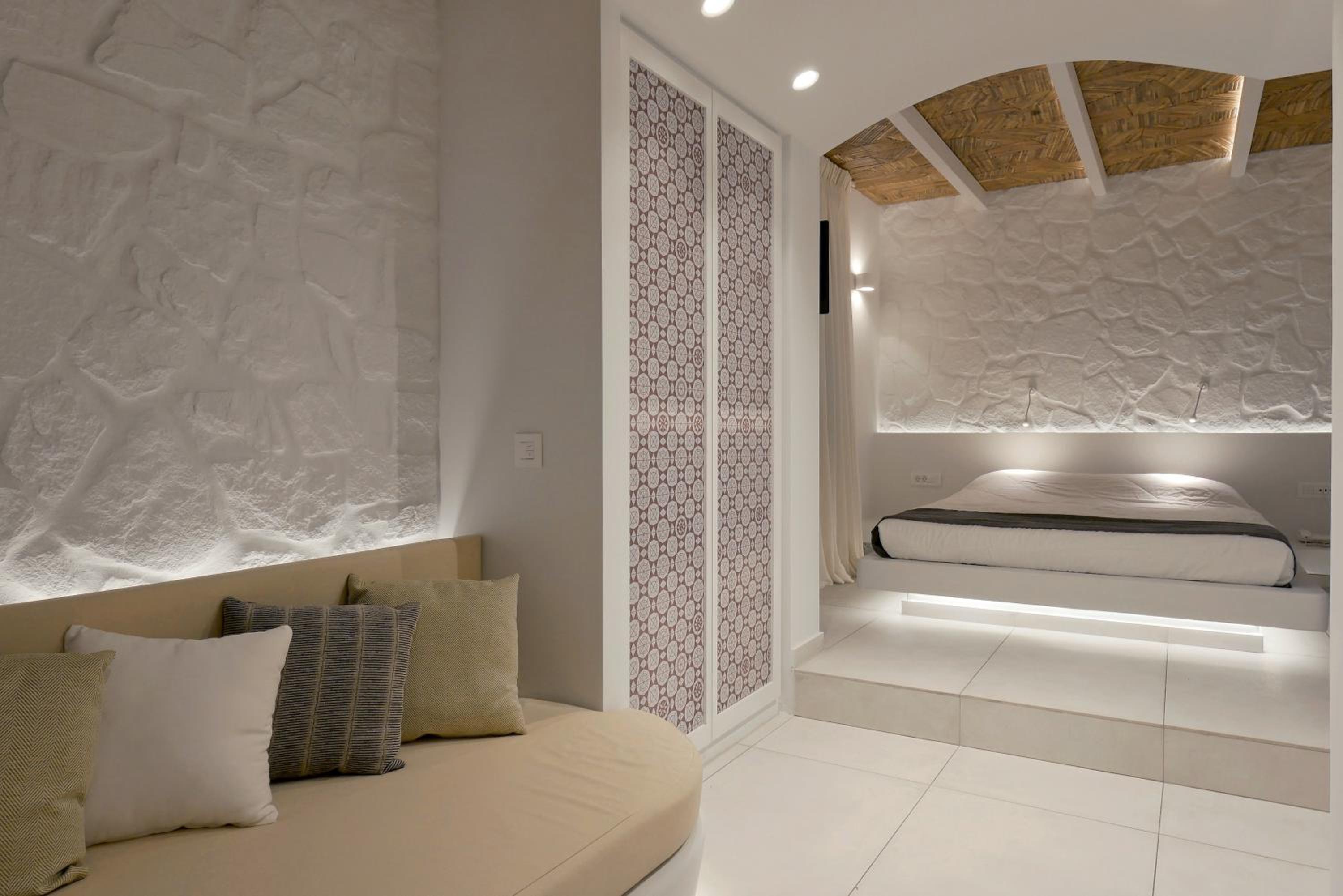 Superior Room / Sea View - Photo 12