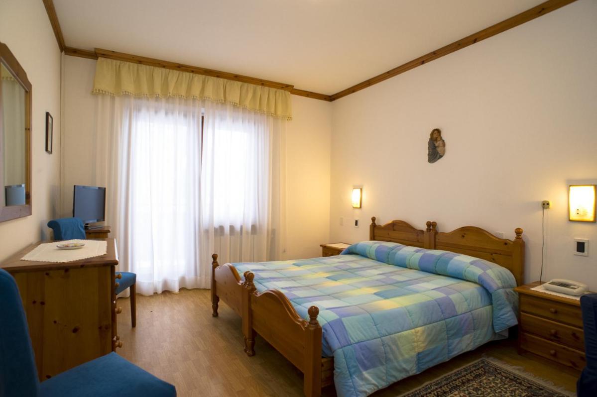 Double or Twin Room - Photo 6