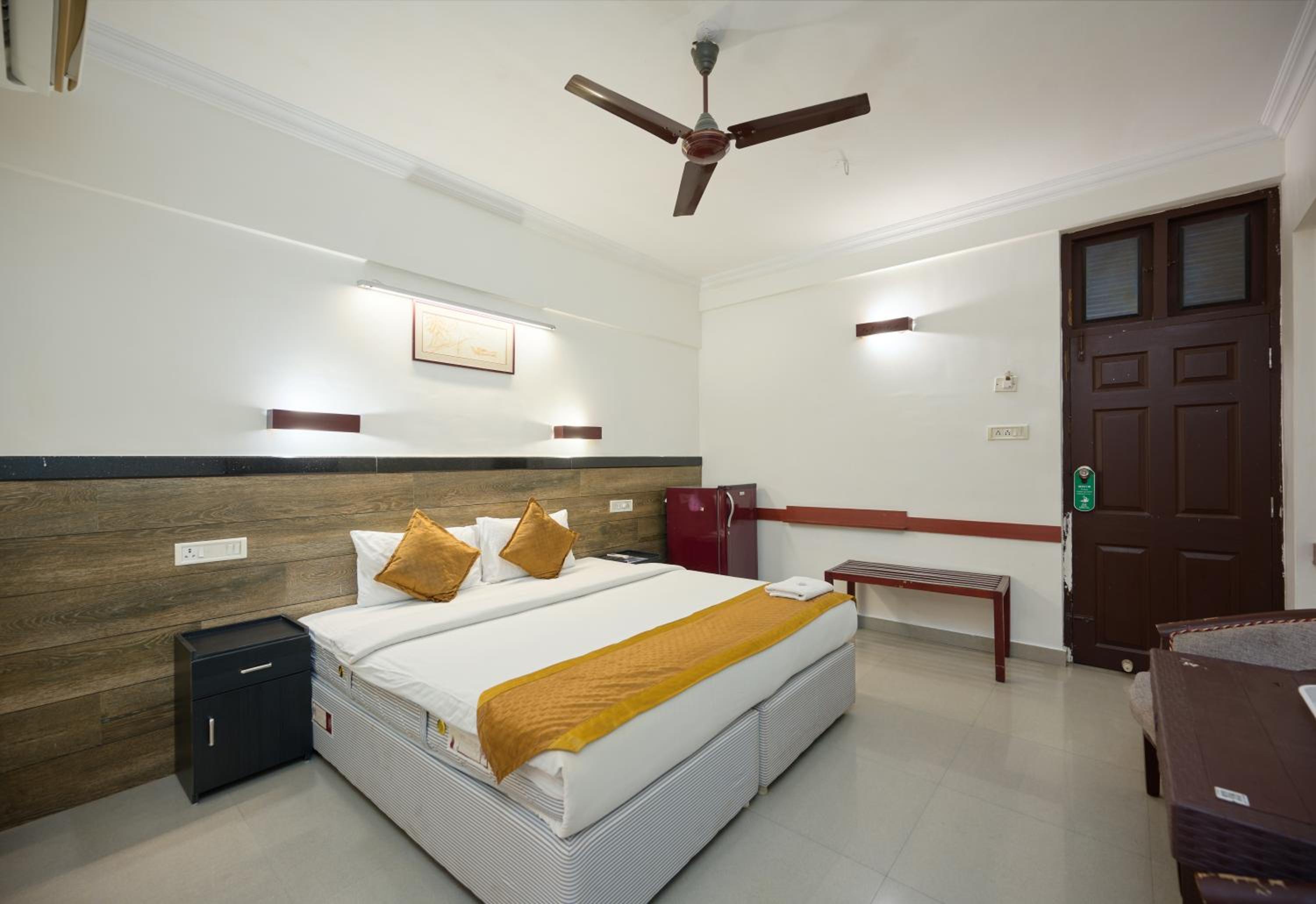 Double or Twin Room with Bathroom