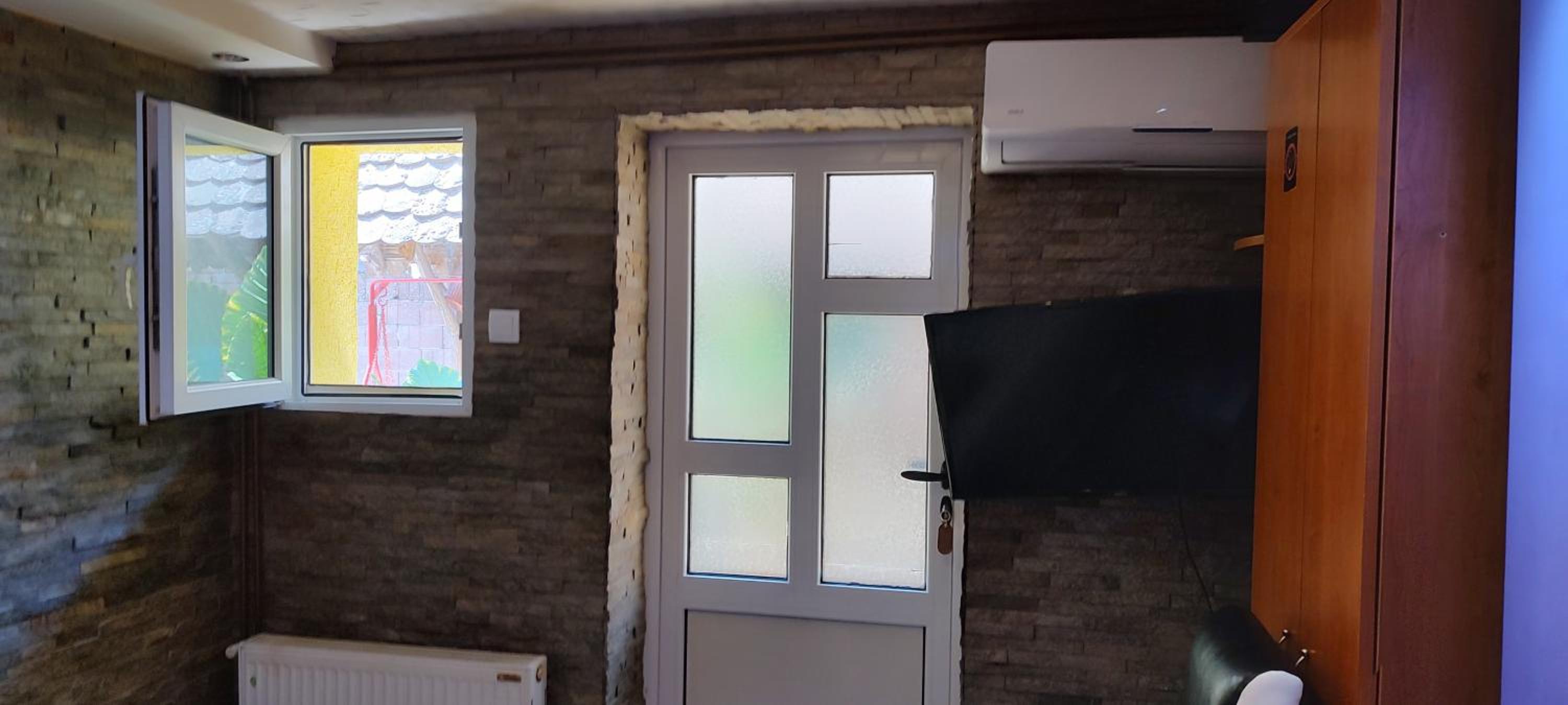 Double Room with Private Bathroom photo 2
