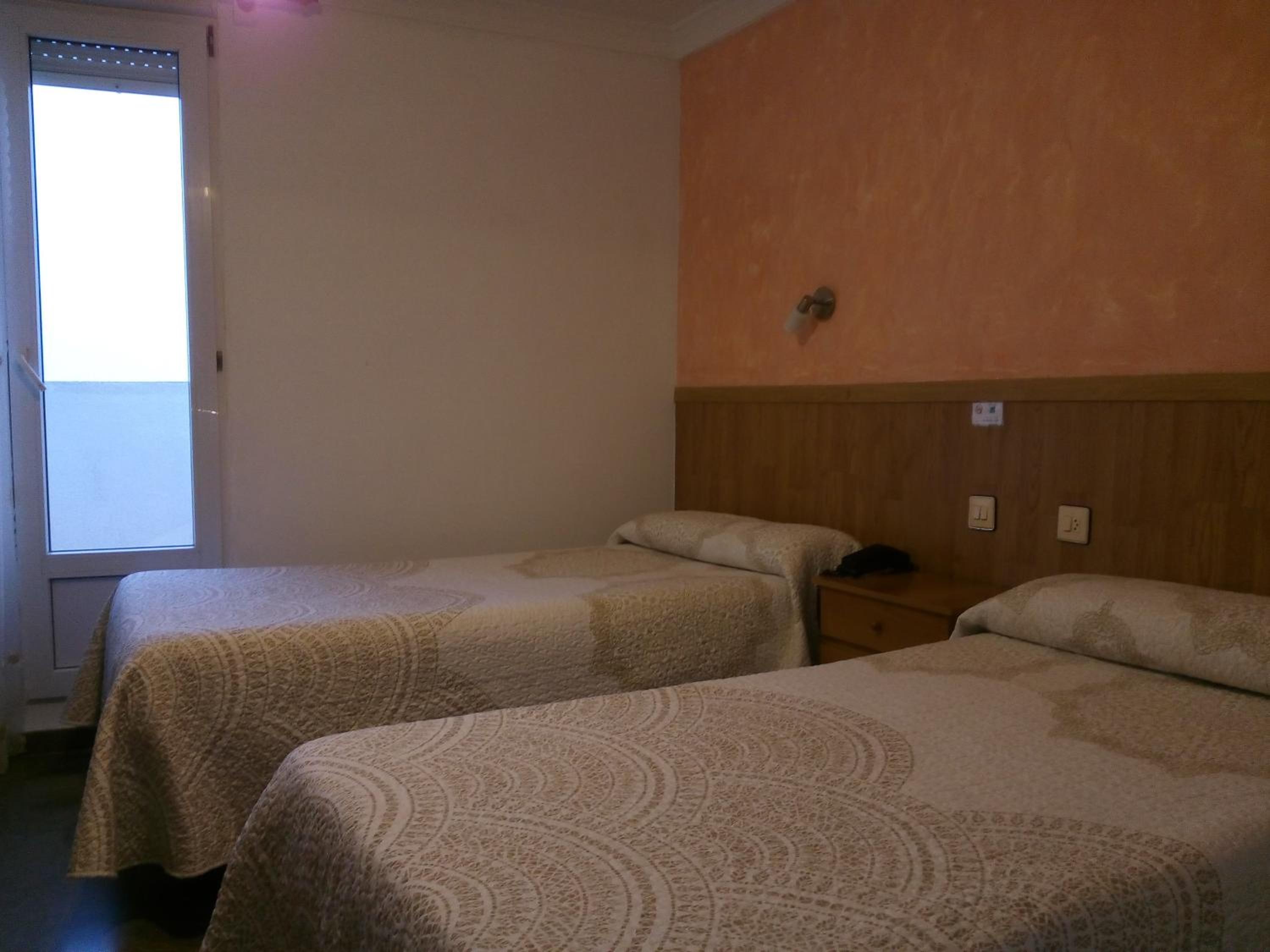 Double or Twin Room with Extra Bed photo 3
