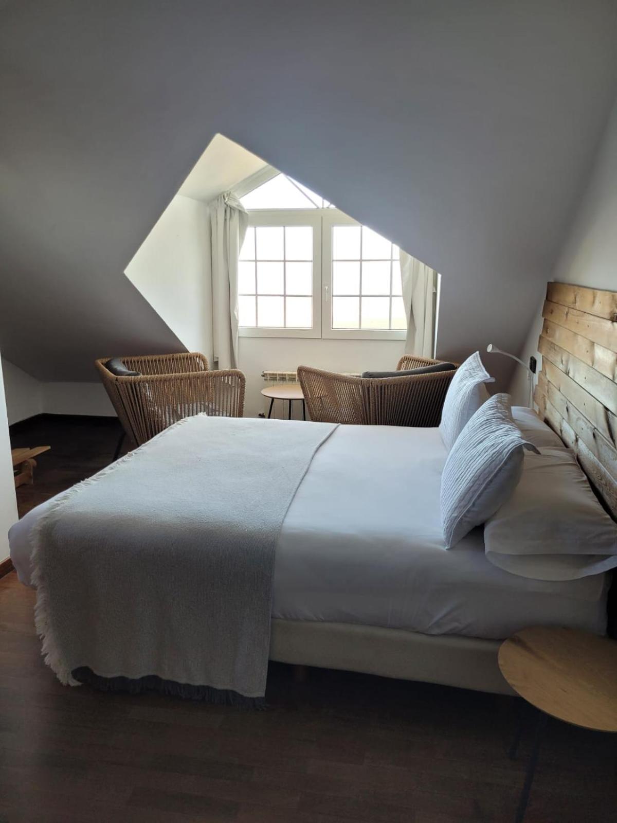 Double Room with Mountain View - Photo 9