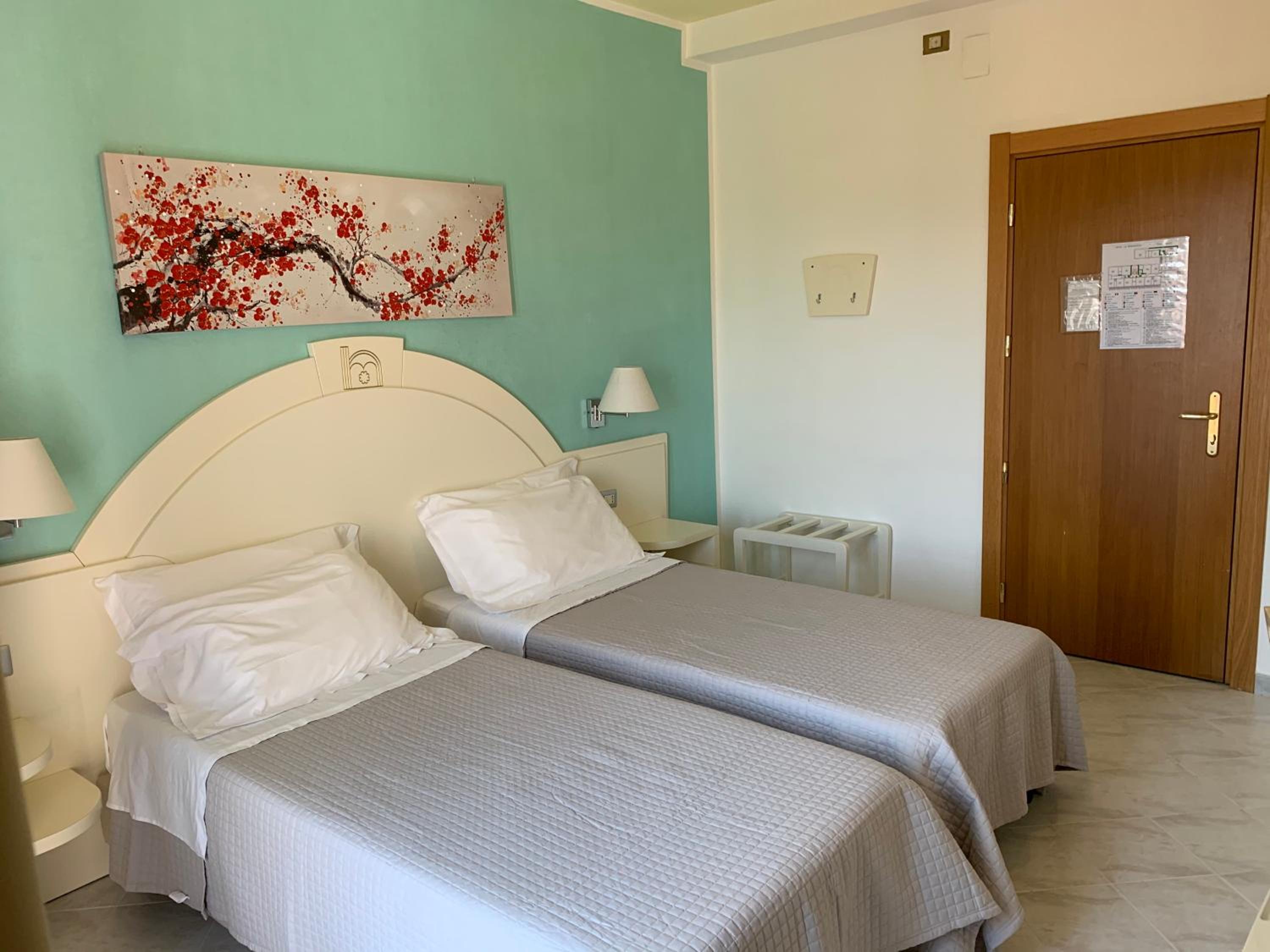 Standard Double or Twin Room - Photo 1