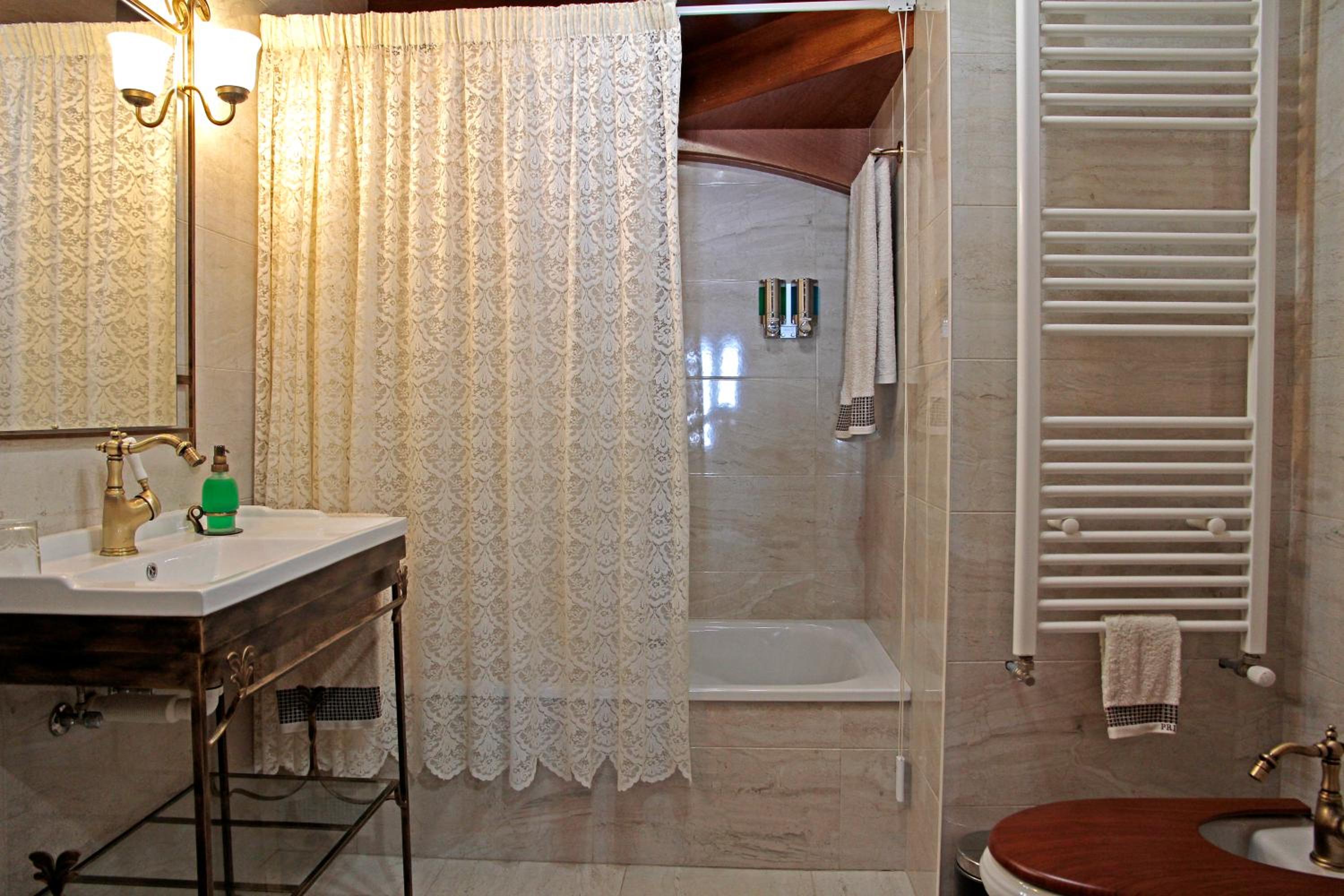 Three-Bedroom House photo 3