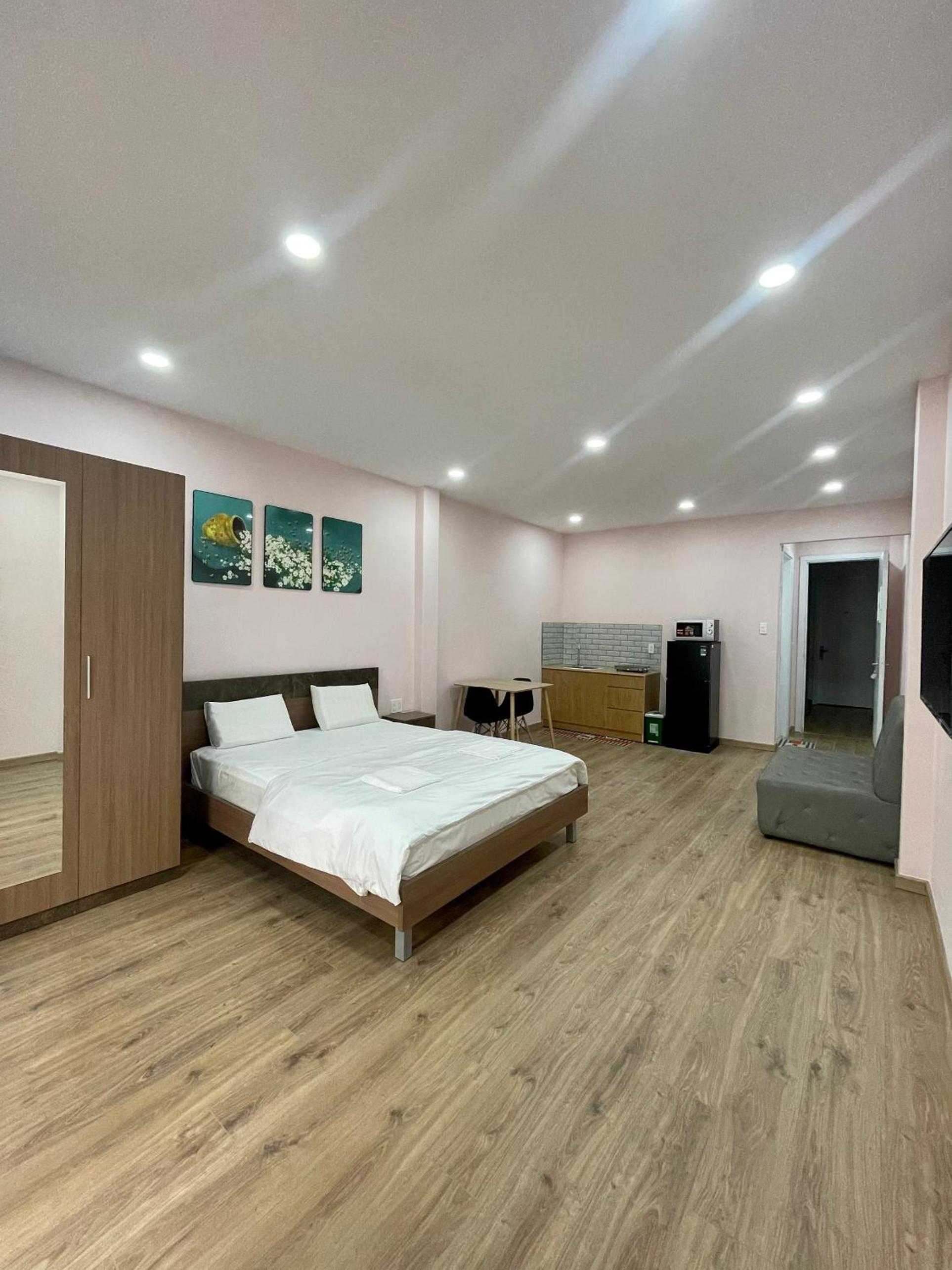 Studio Apartment