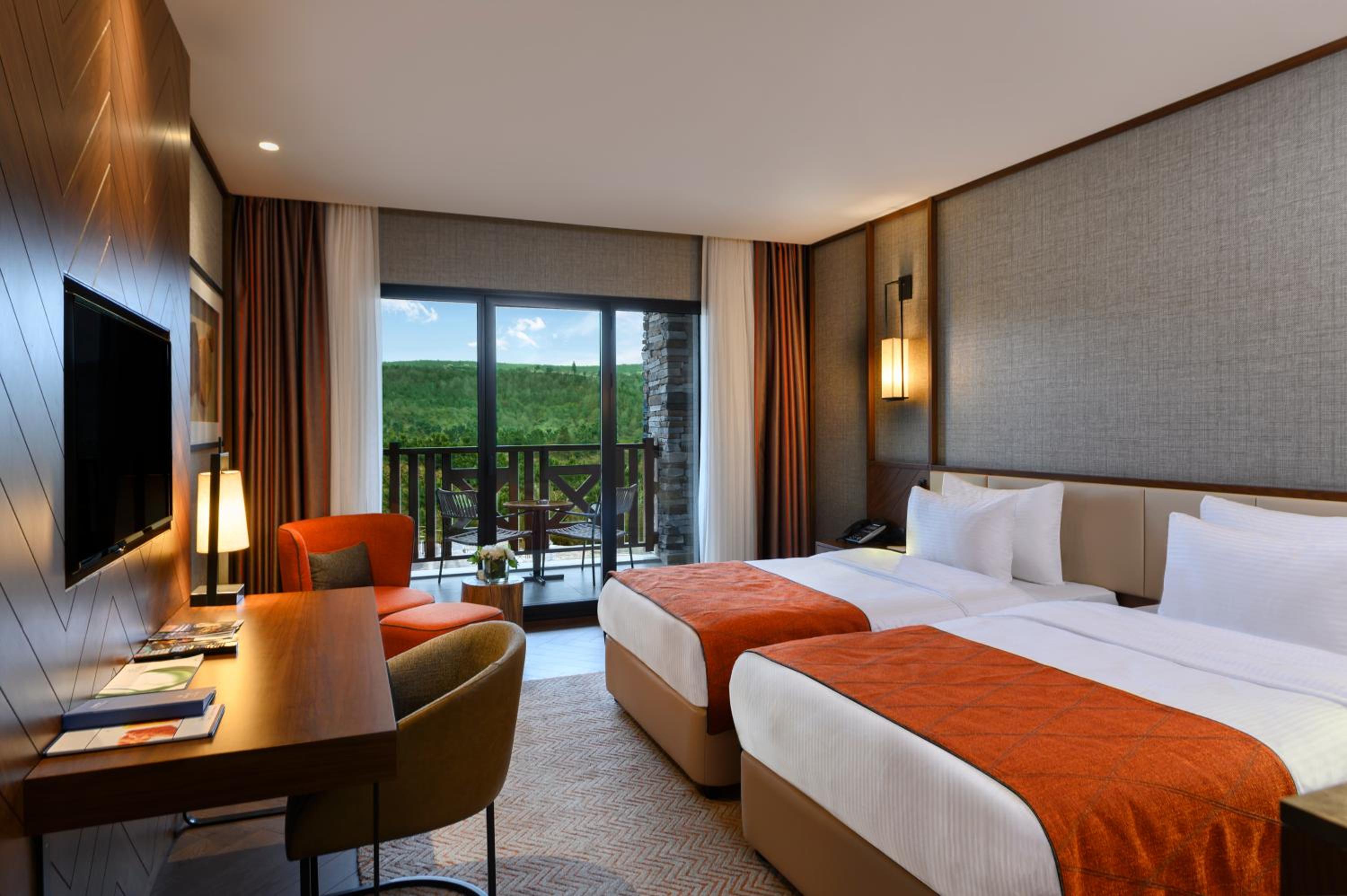 Deluxe Room with 2 Single Beds, Forest View