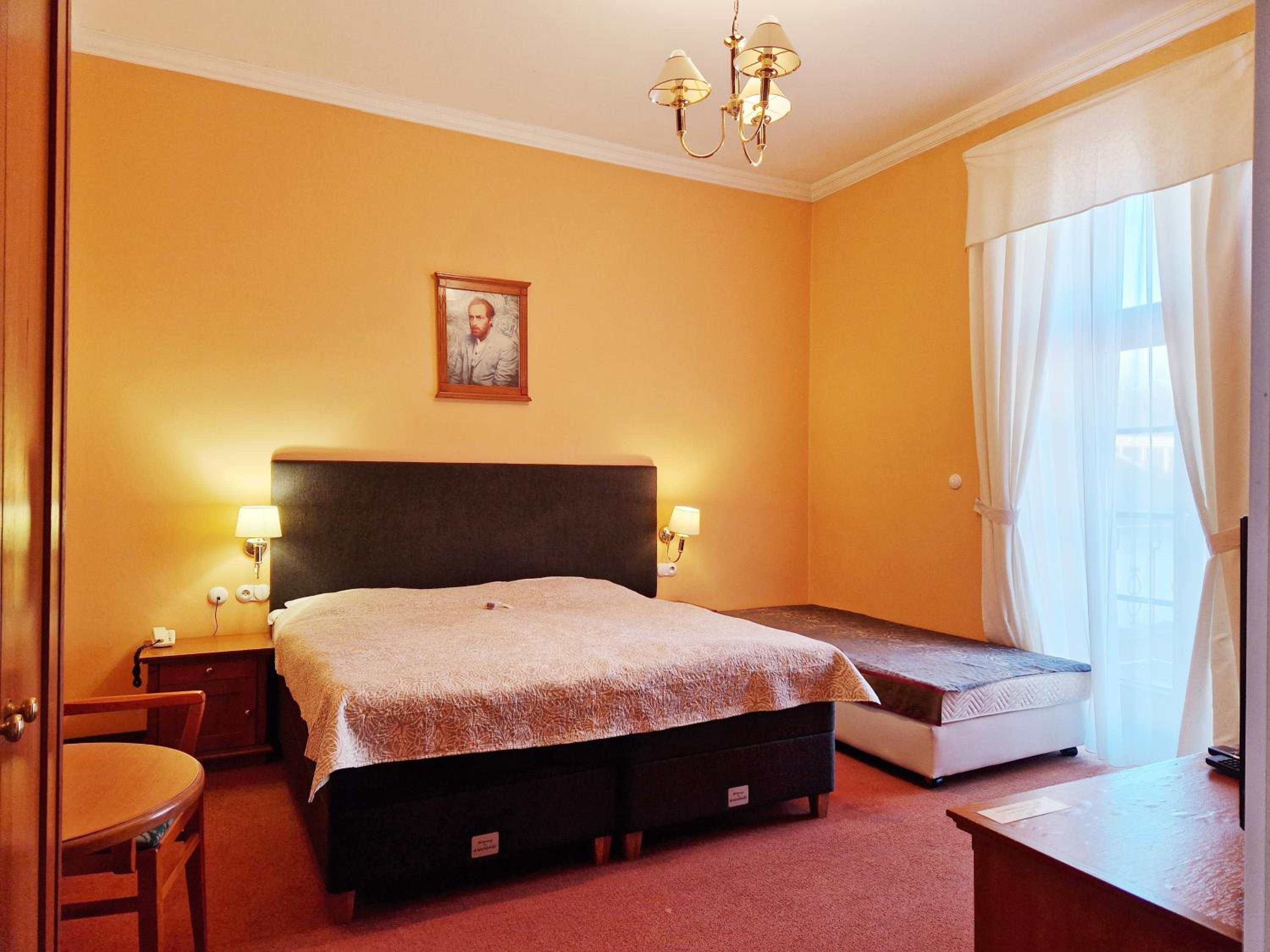 Double Room with River View - Photo 1