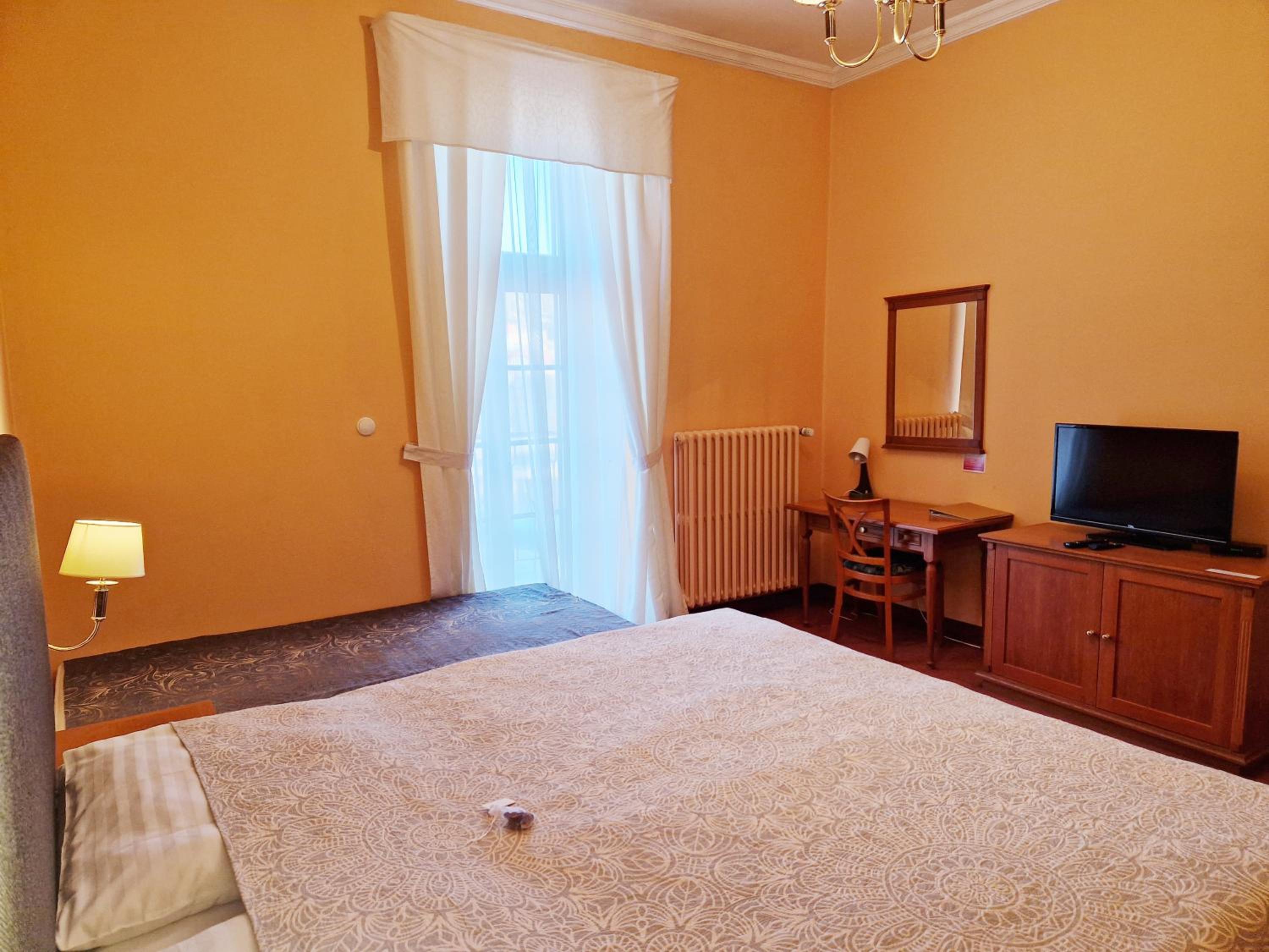 Double Room with River View - Photo 6