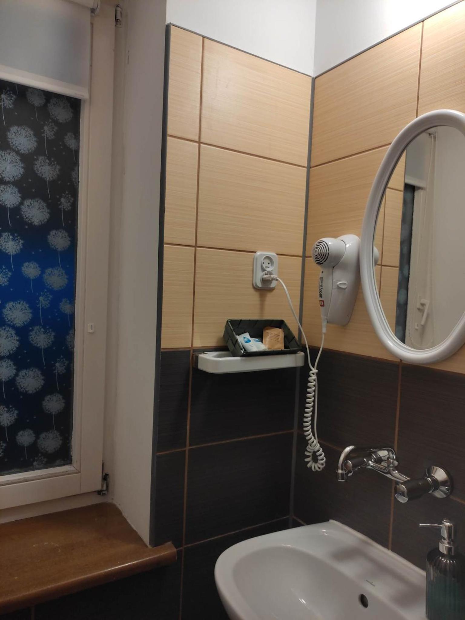 Double Room - Photo 3