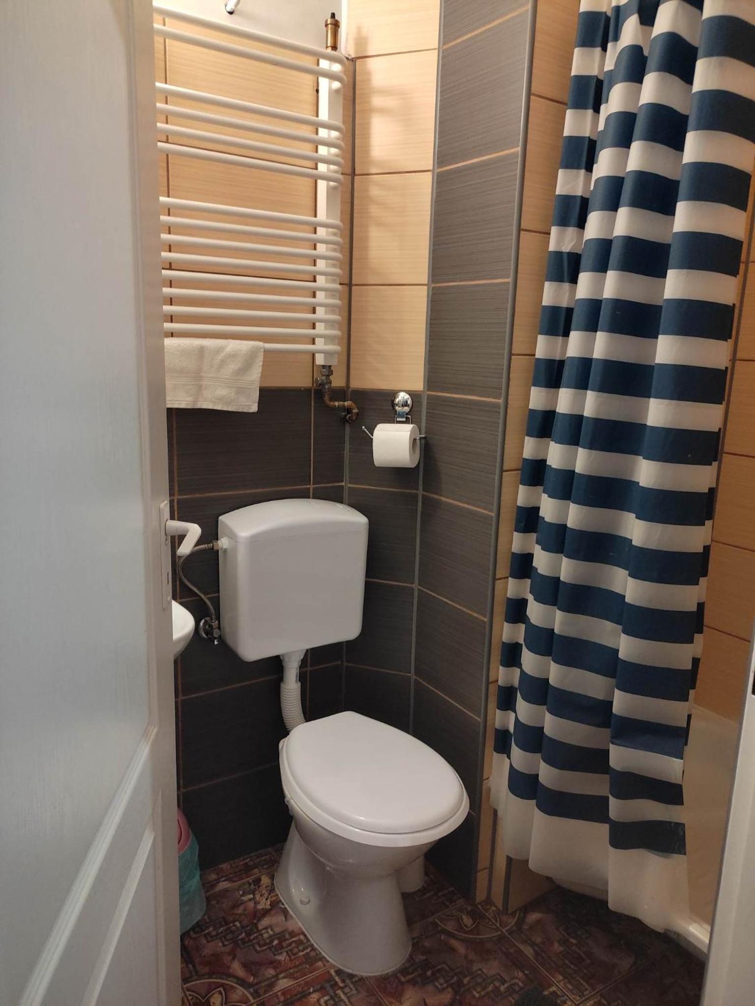 Double Room - Photo 4