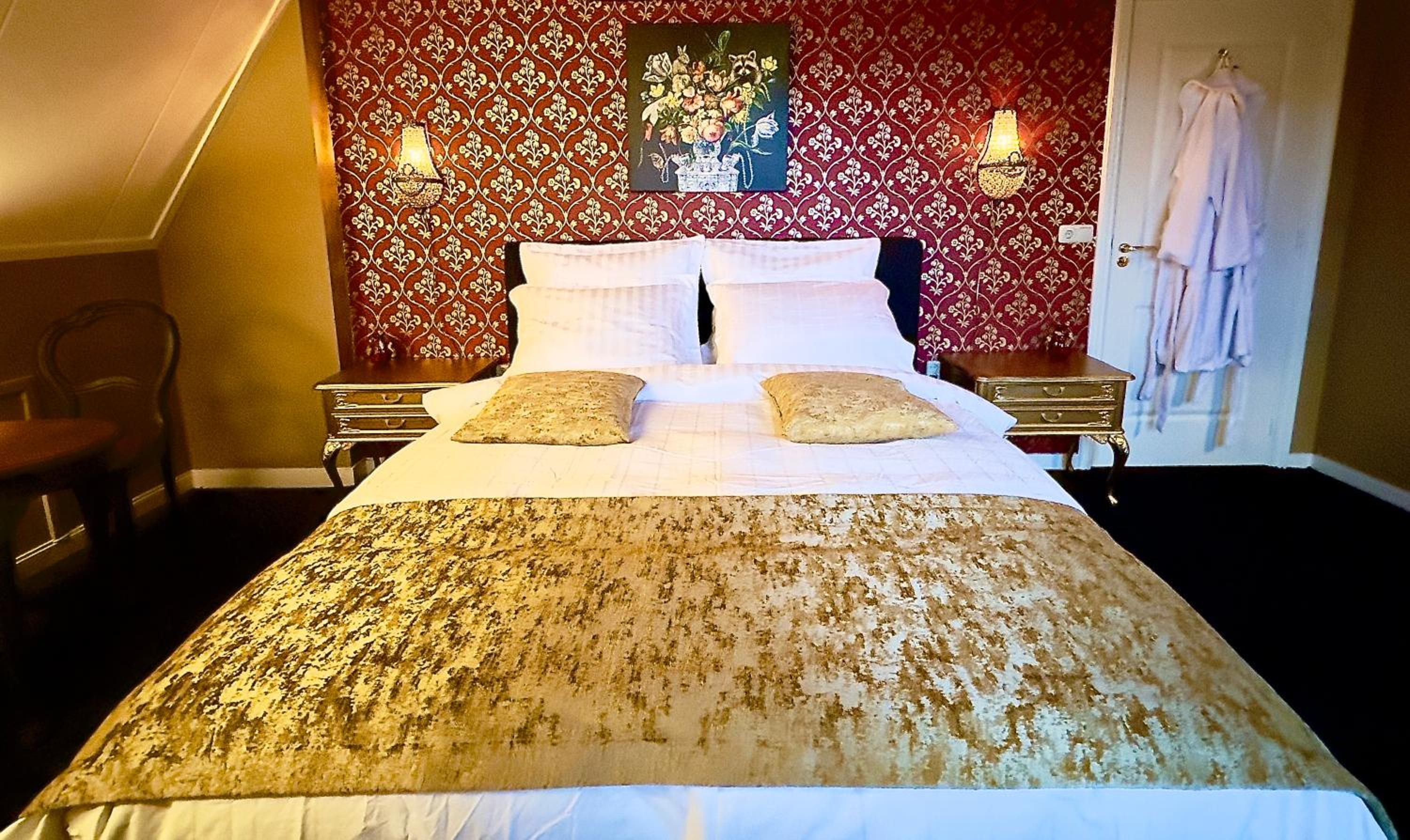 Deluxe King Room photo 1