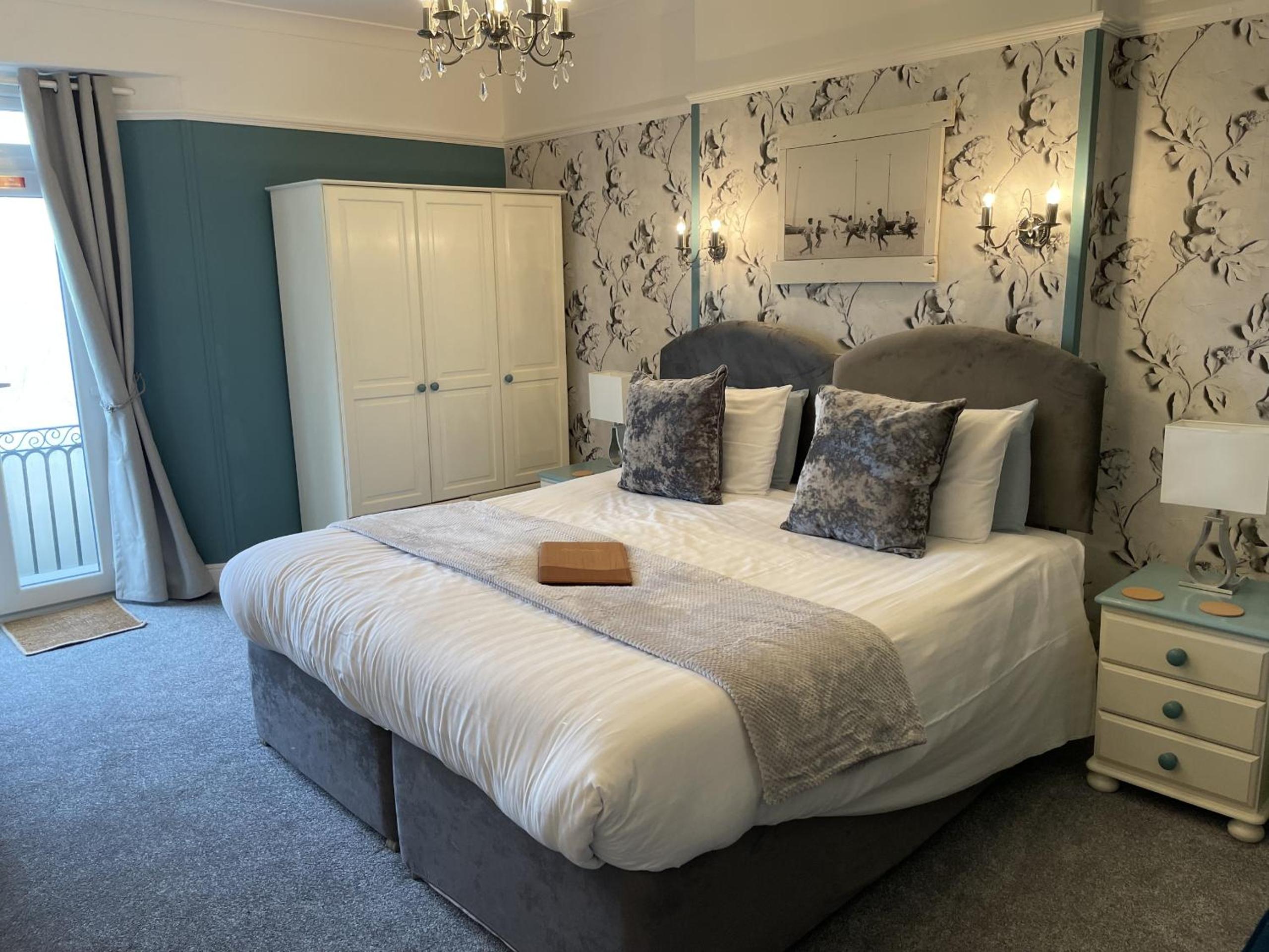 Double or Twin Room with Private Bathroom
