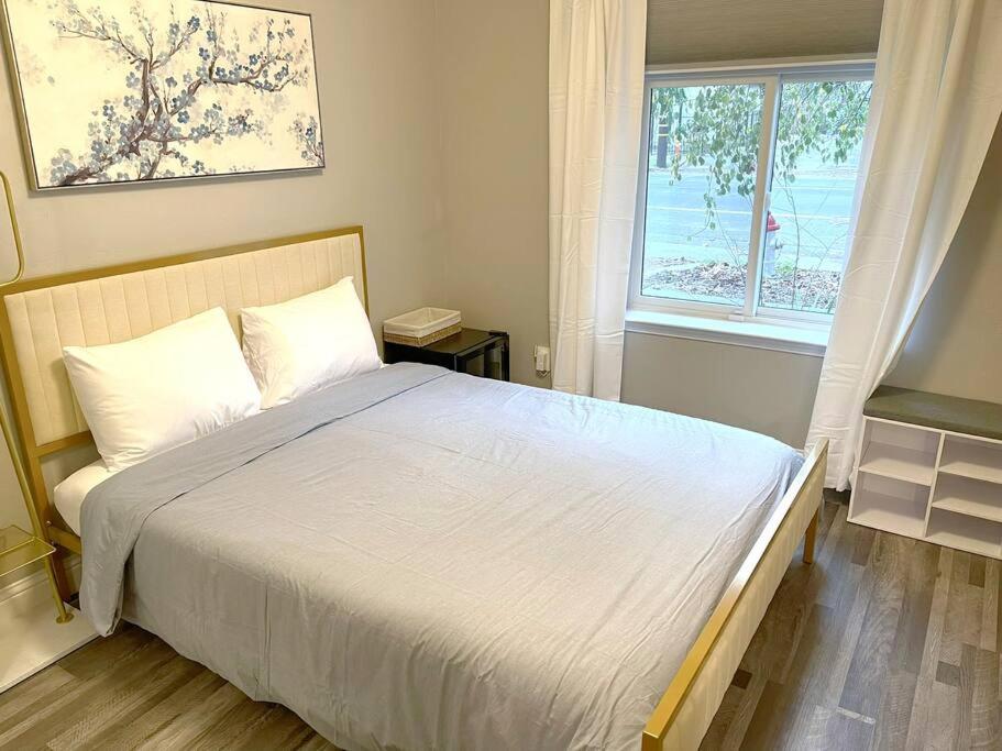 Three-Bedroom House photo 2