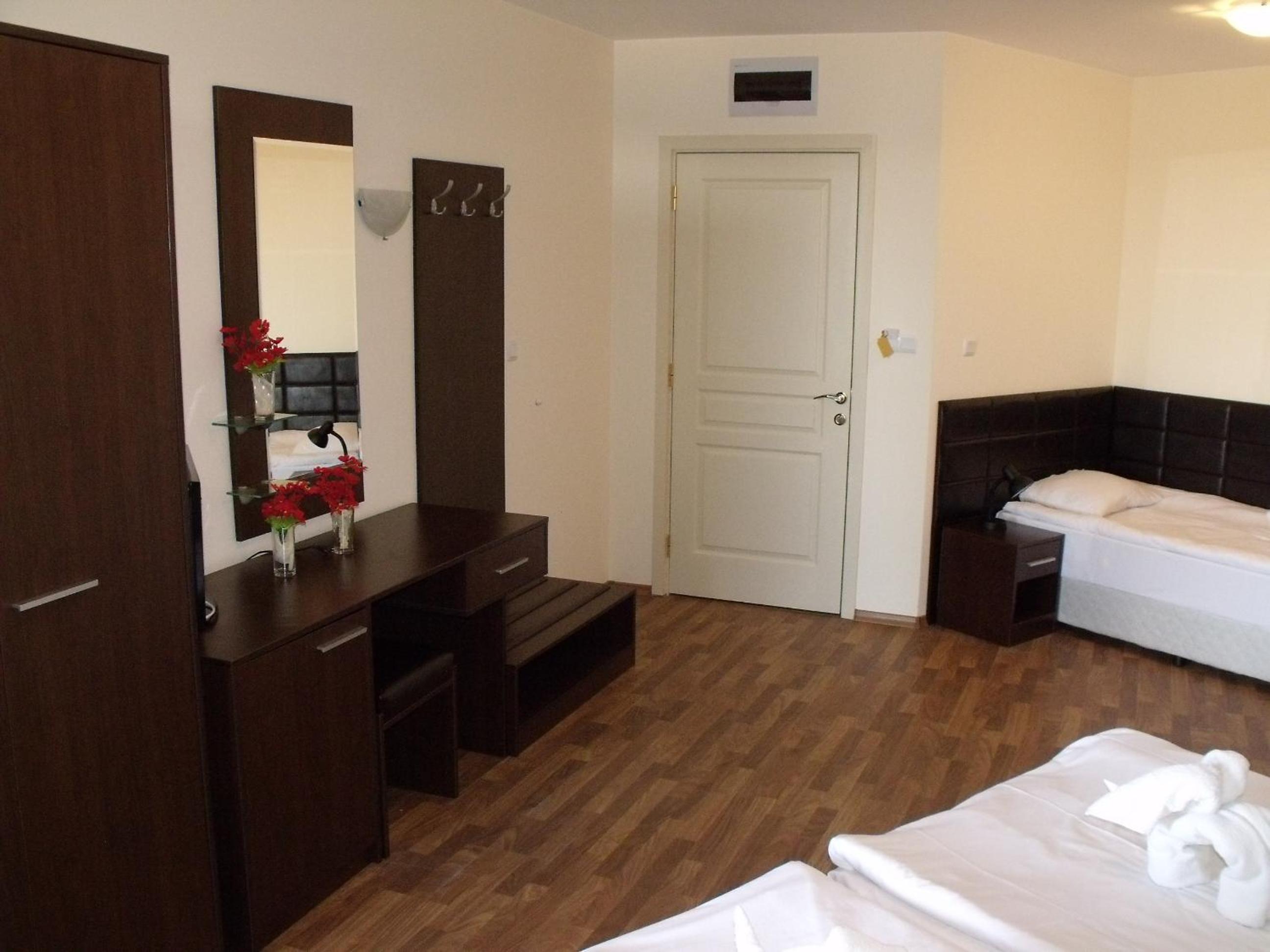 Economy Triple Room on Ground Floor - No View