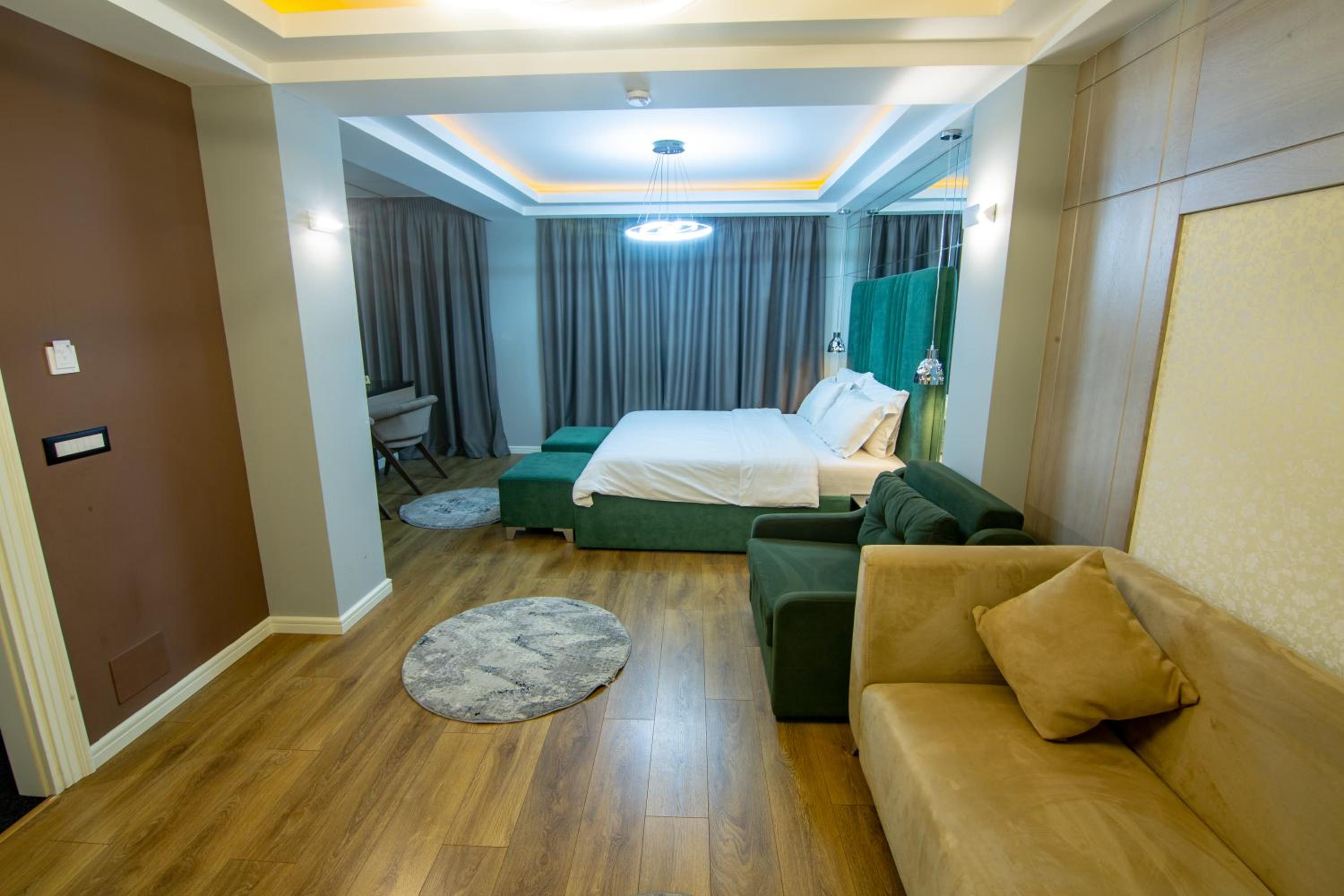 Deluxe Suite