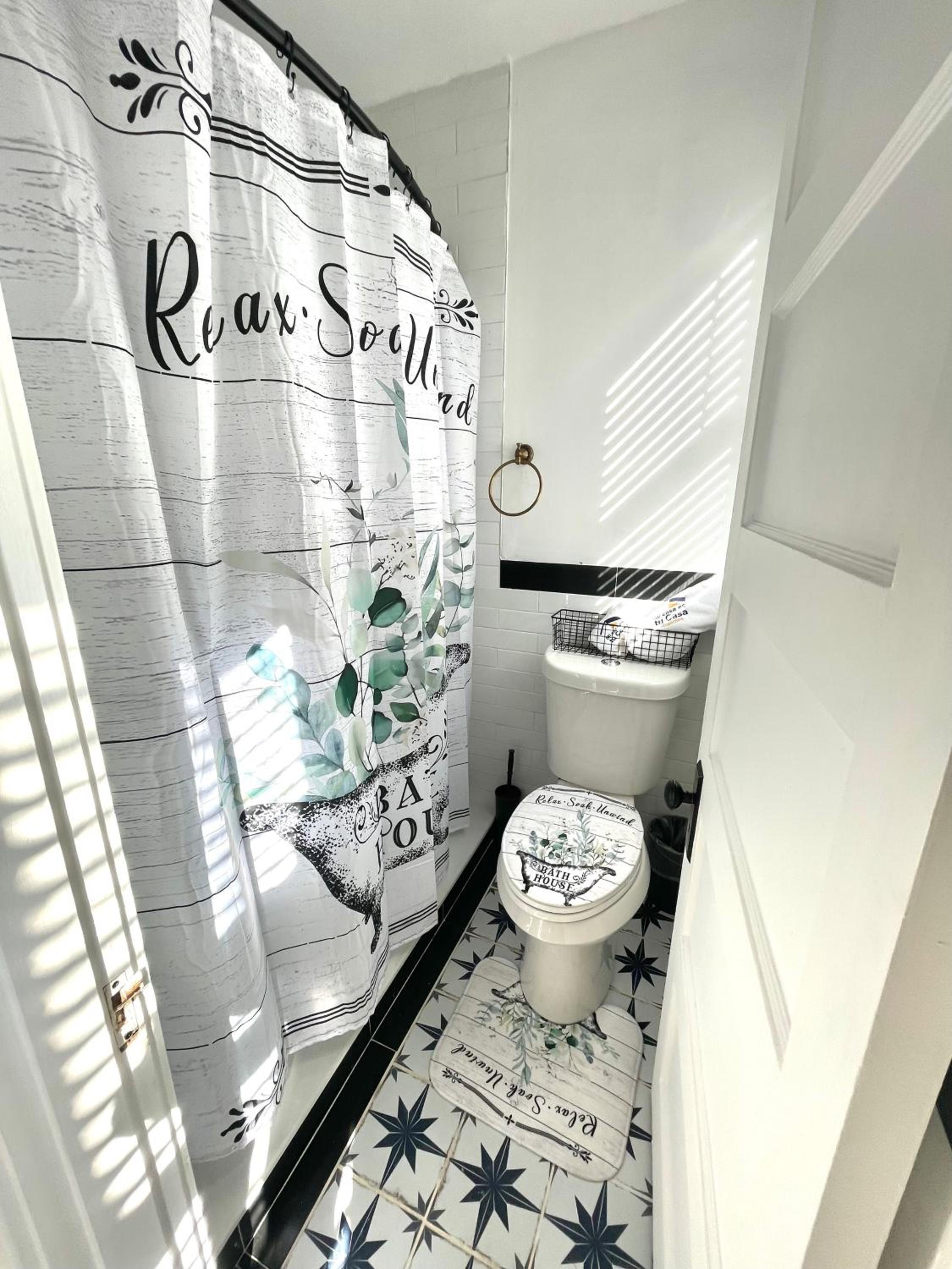 Deluxe King Suite - Photo 2